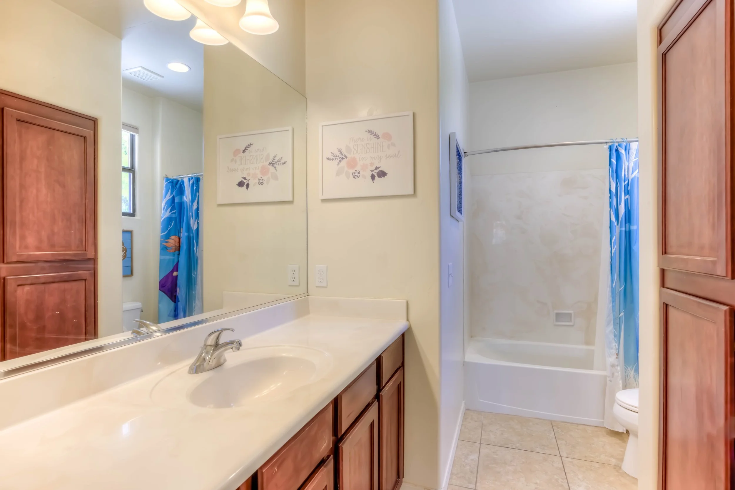 26 Bathroom 2.jpg
