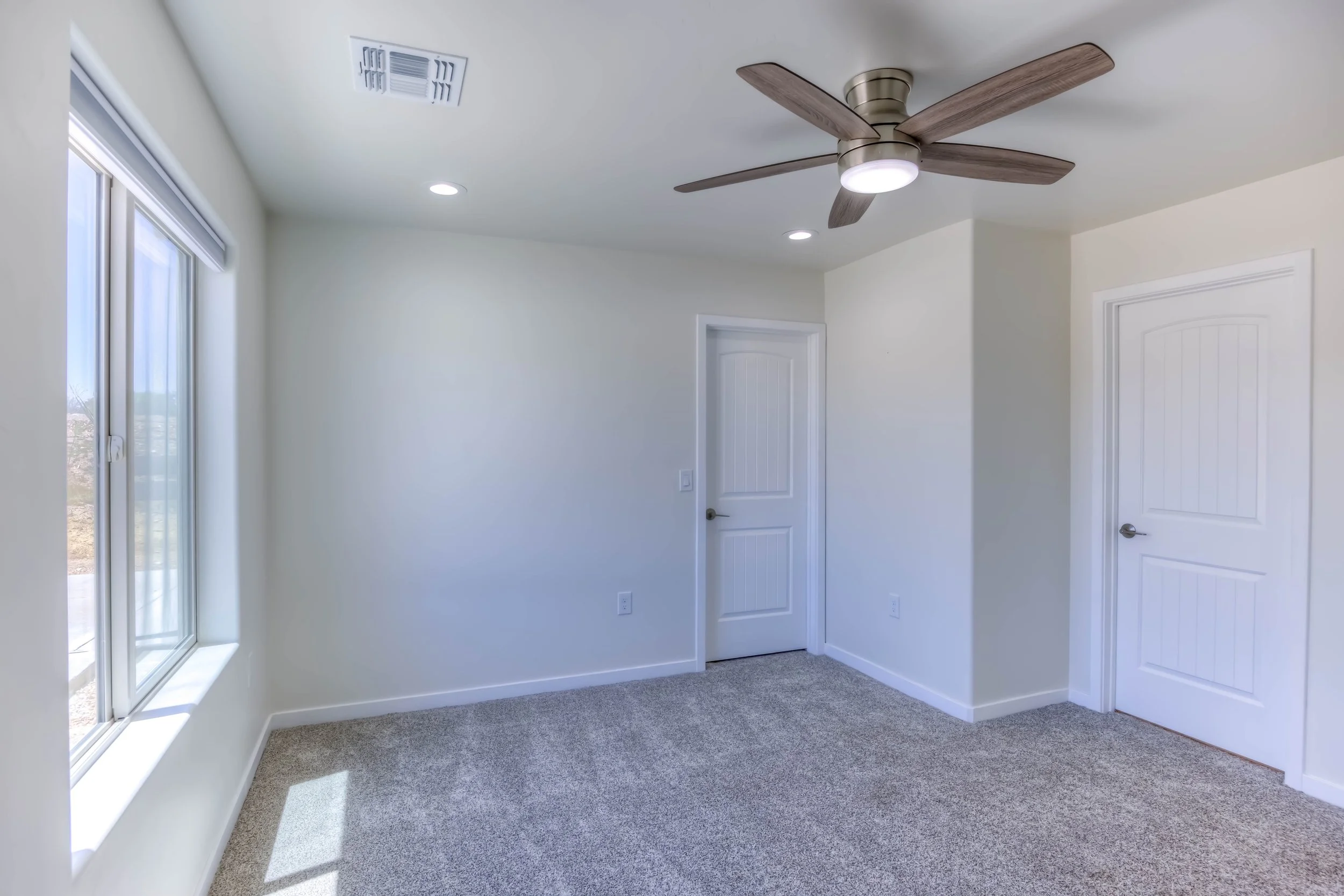 10 Bedroom 1 photo a.jpg