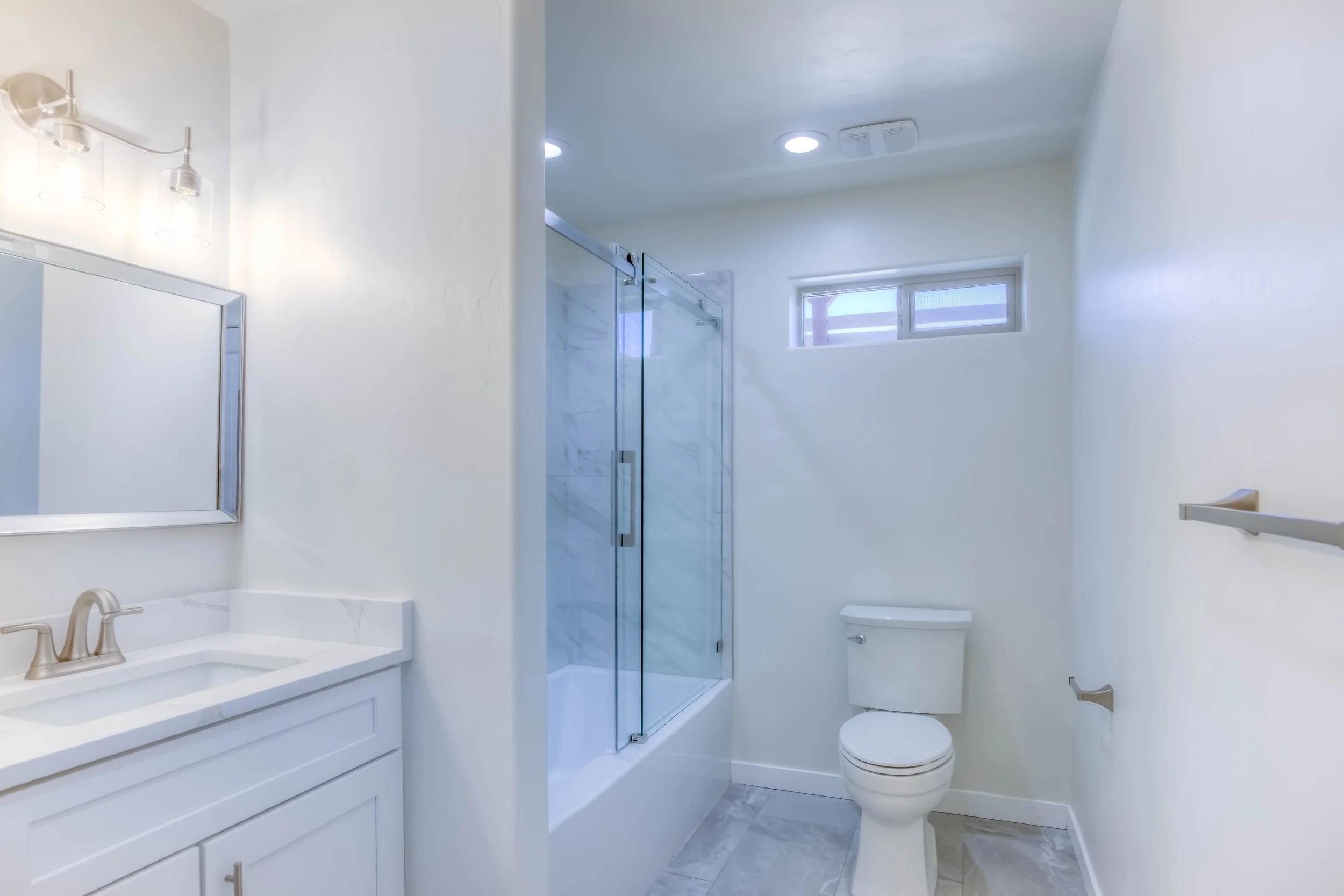 13 Bathroom 1 photo a.jpg