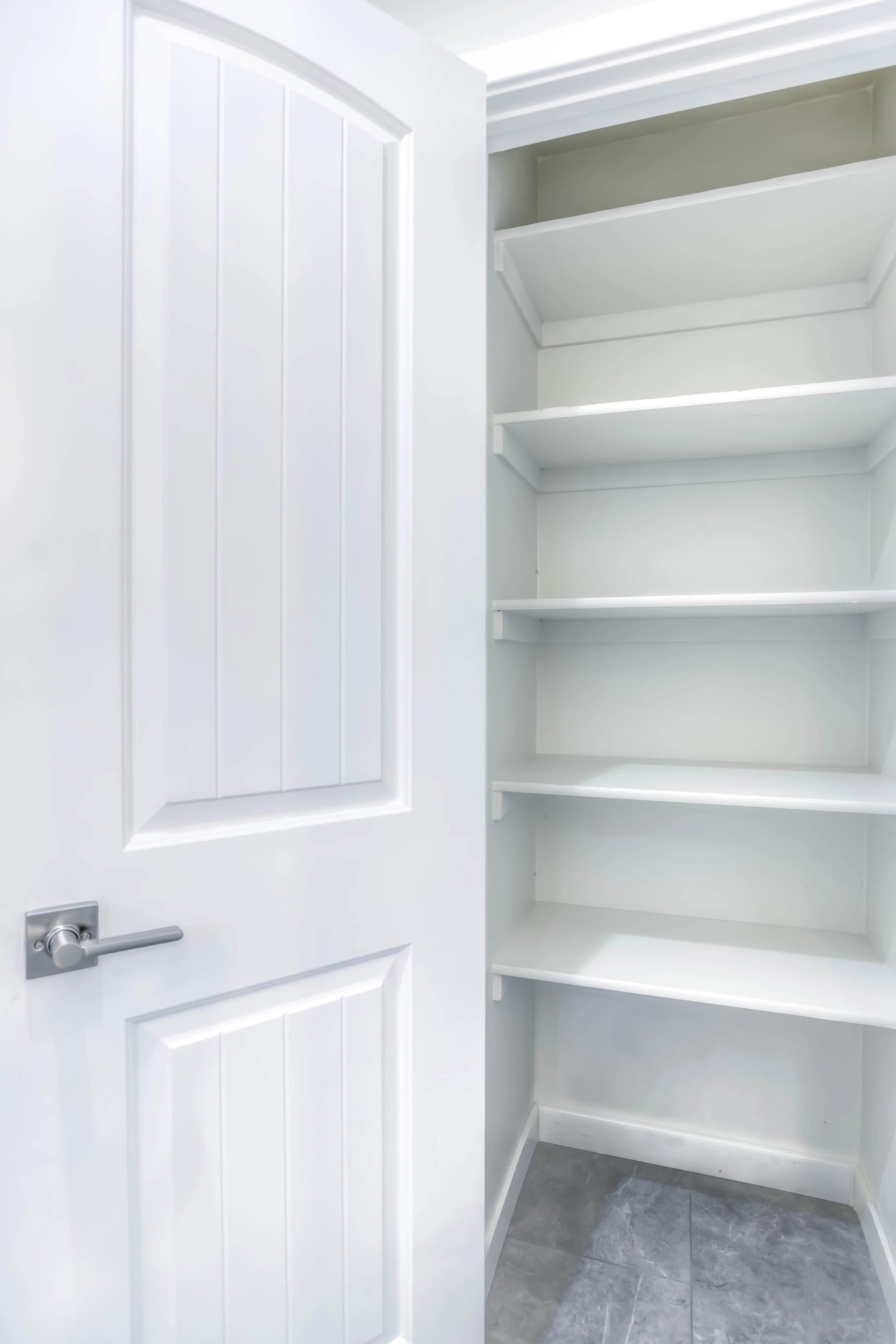 15 Linen Closet.jpg