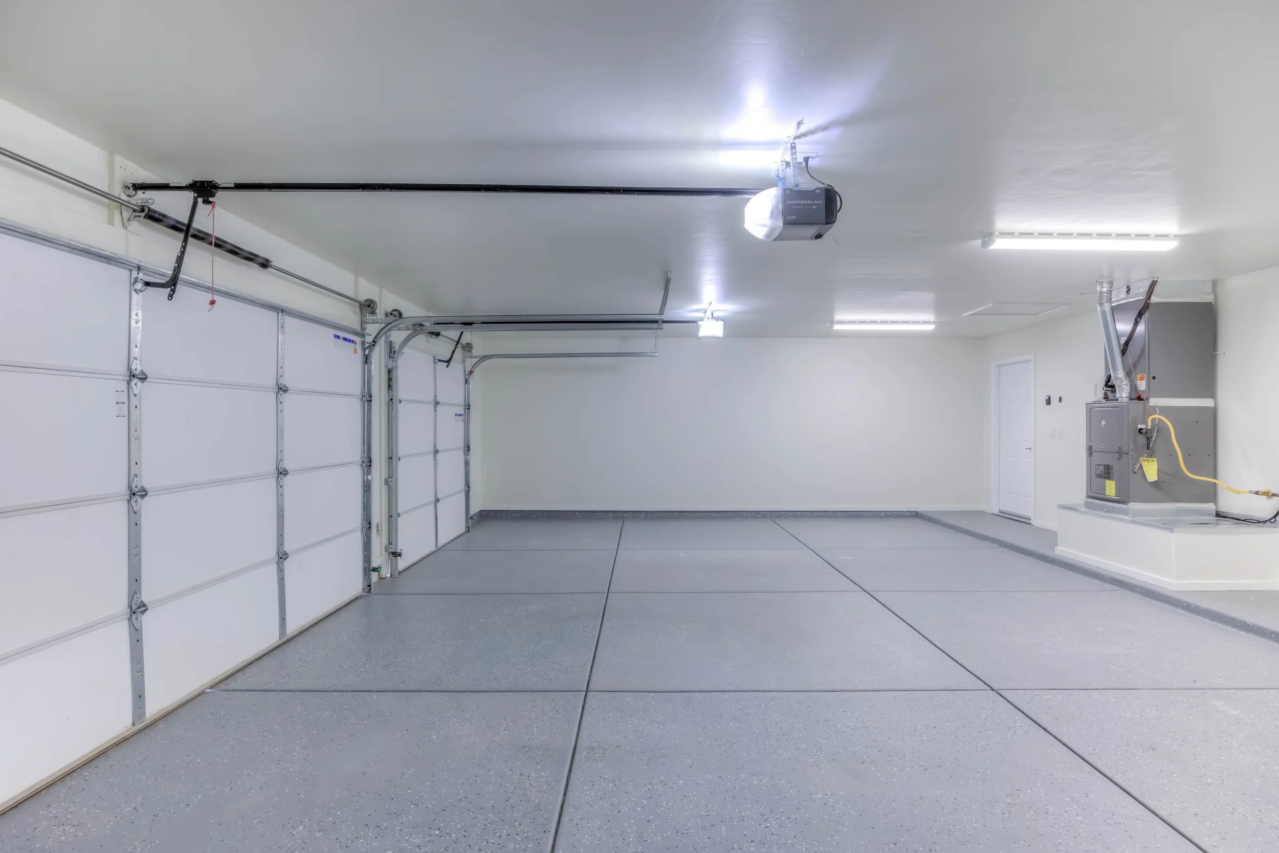 18 Garage.jpg