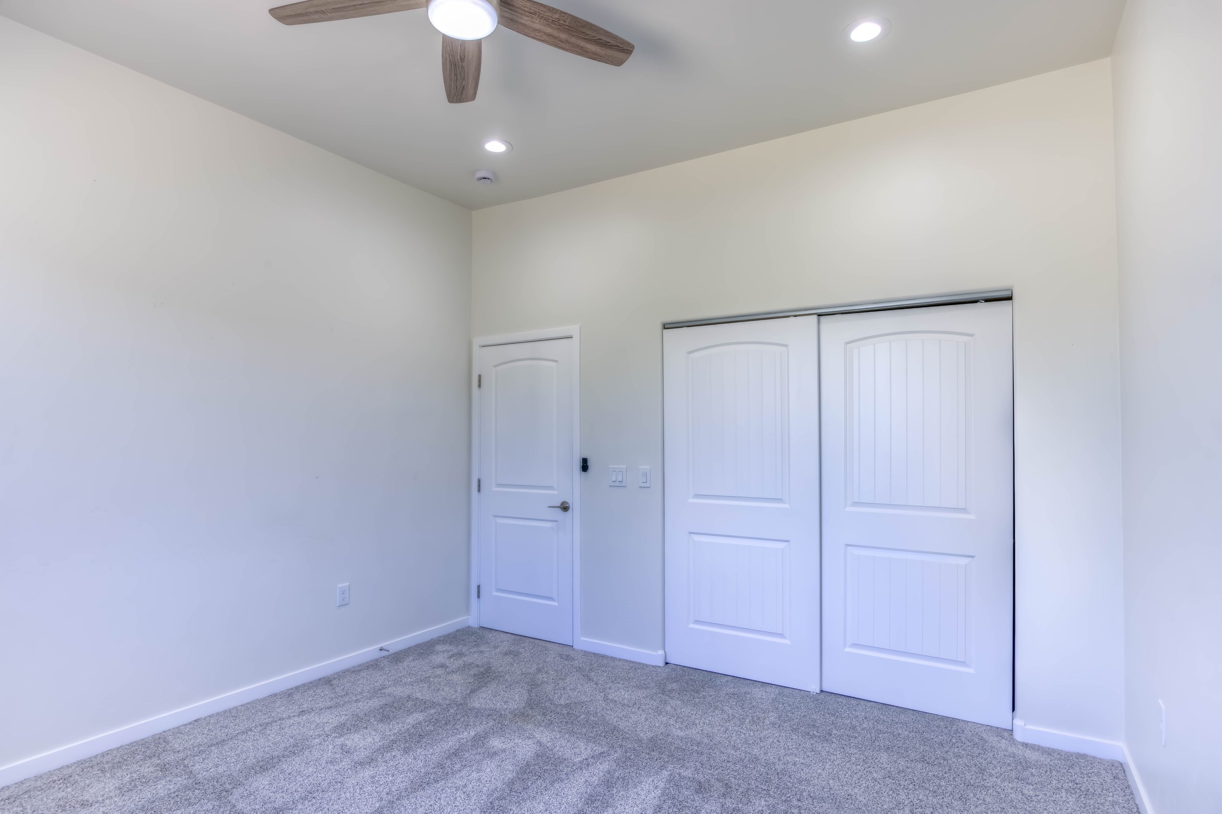 20 Bedroom 3 photo b.jpg