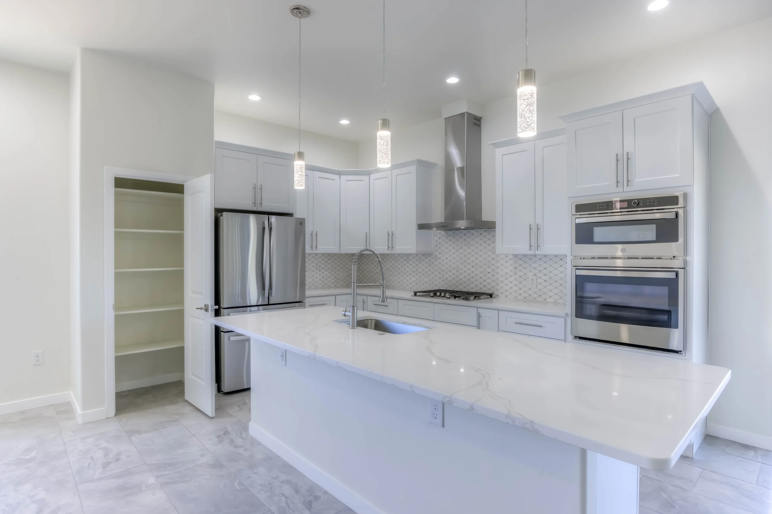 27 Kitchen photo a.jpg