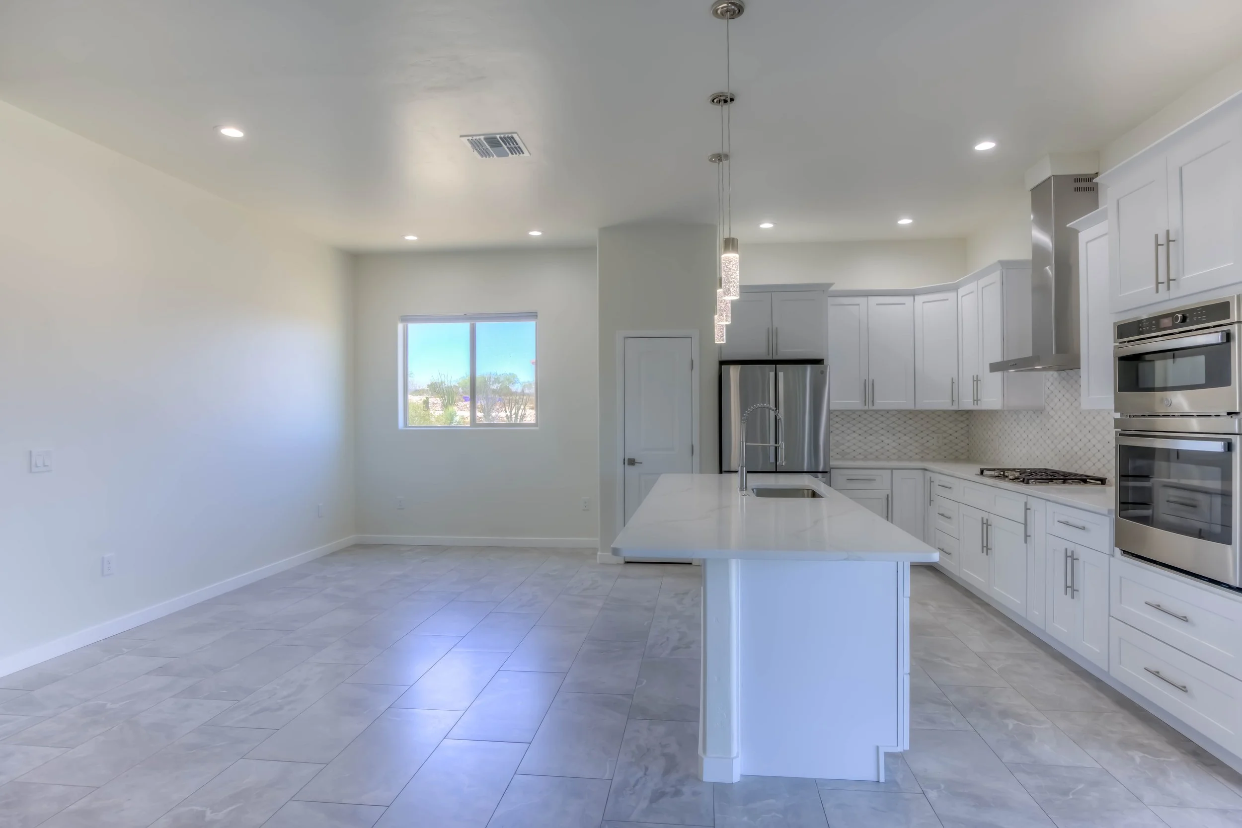 28 Kitchen photo b.jpg