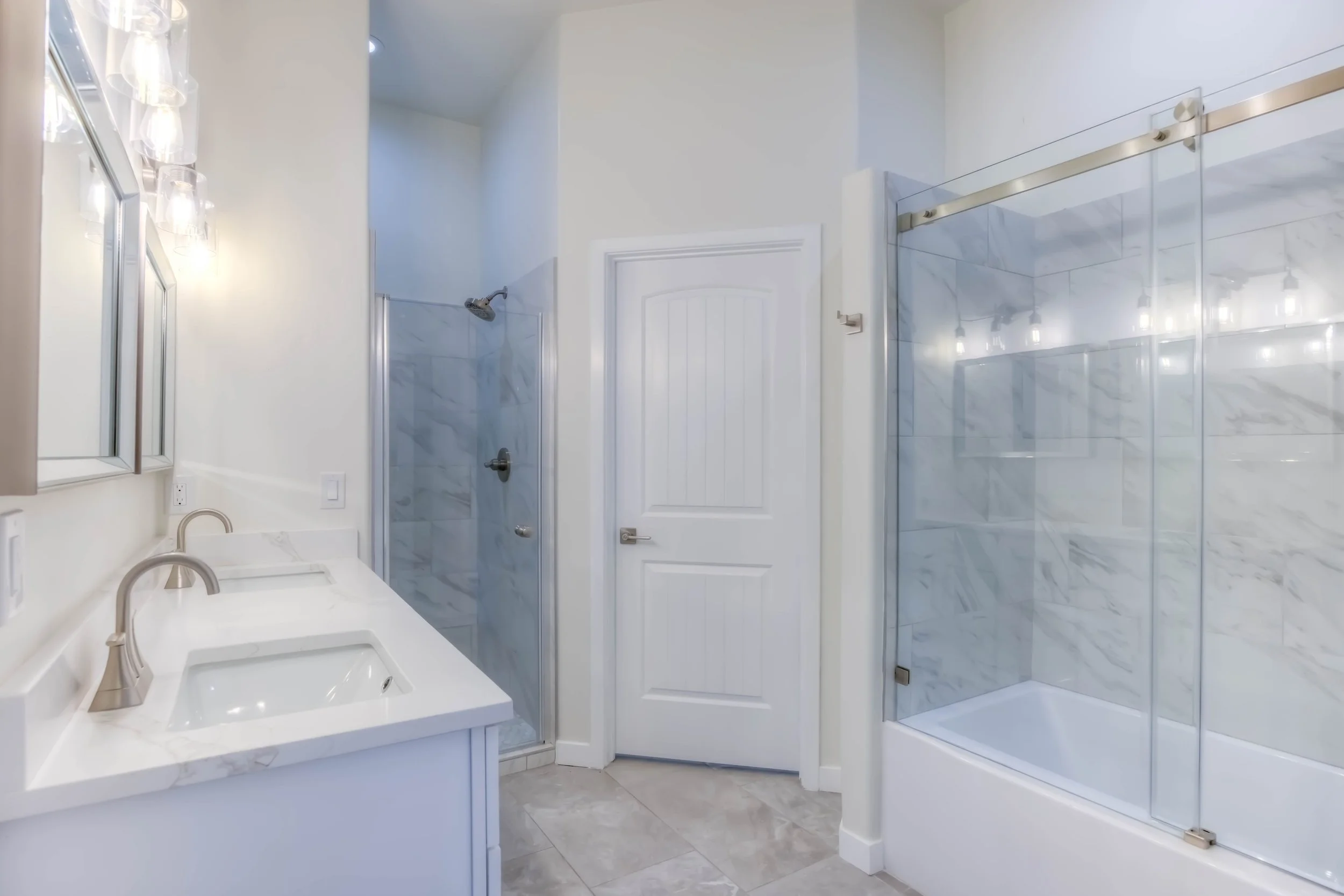 34 Main Bathroom photo a.jpg
