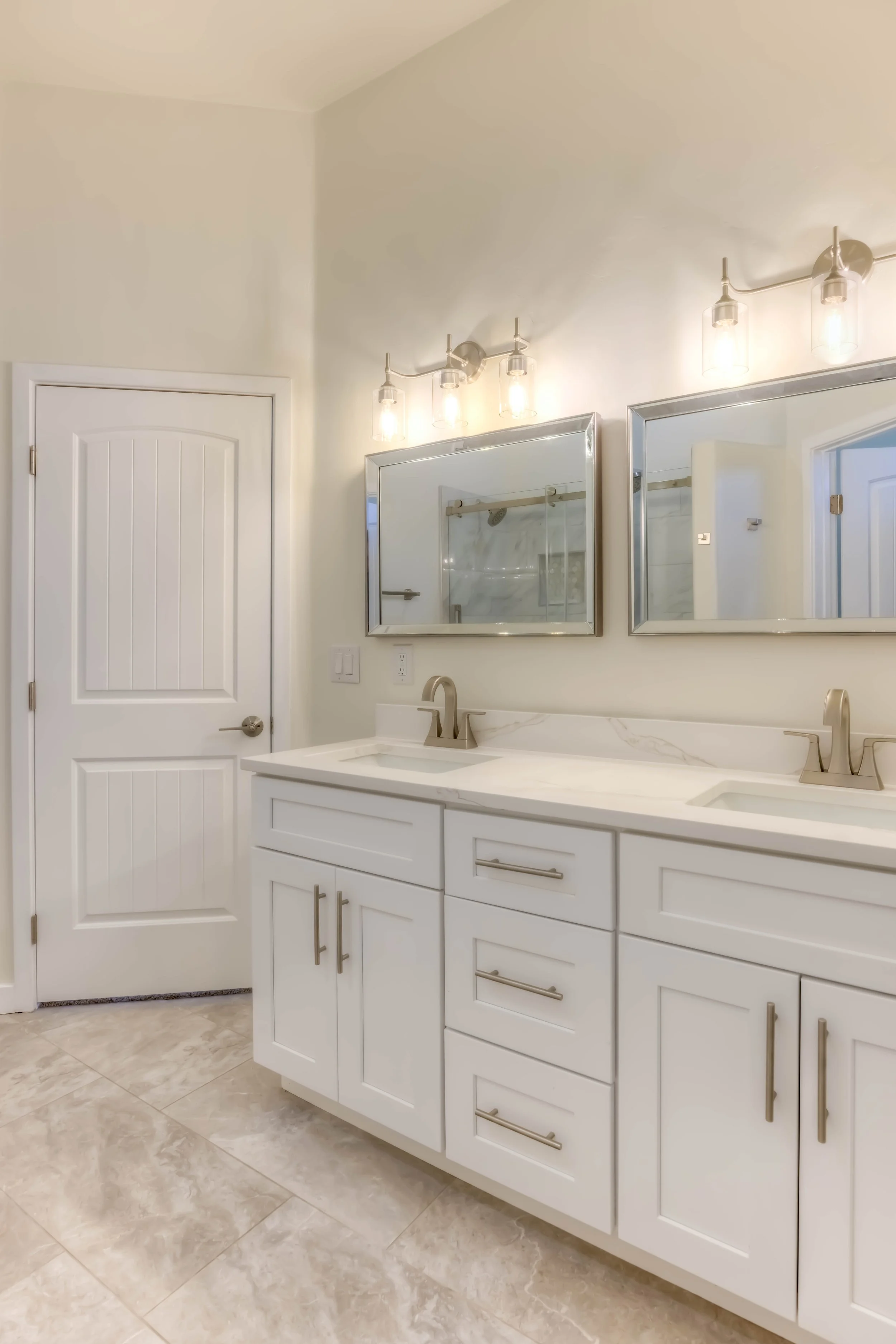 35 Main Bathroom photo b.jpg