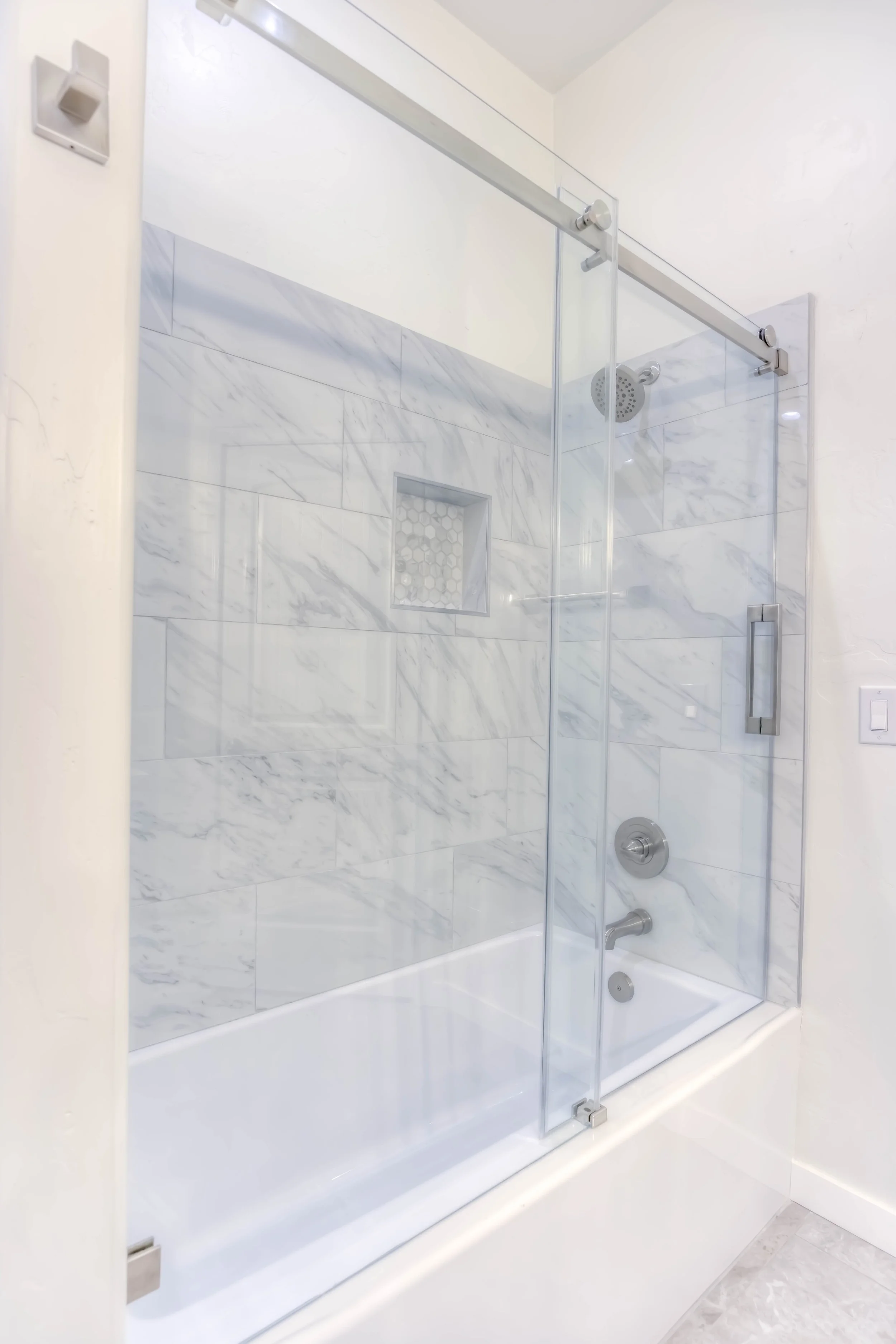 36 Main Bathroom photo c.jpg