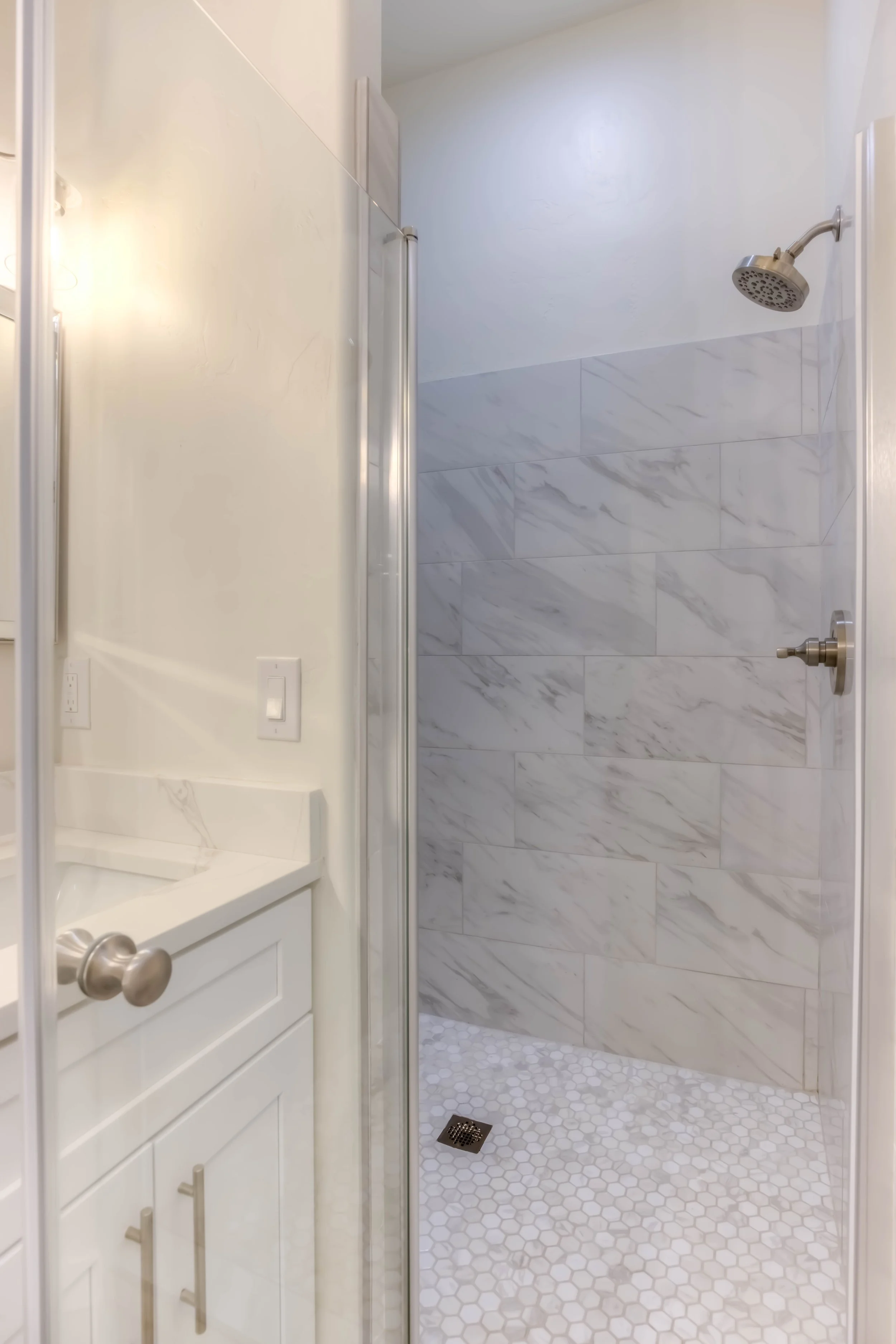 37 Main Bathroom photo d.jpg