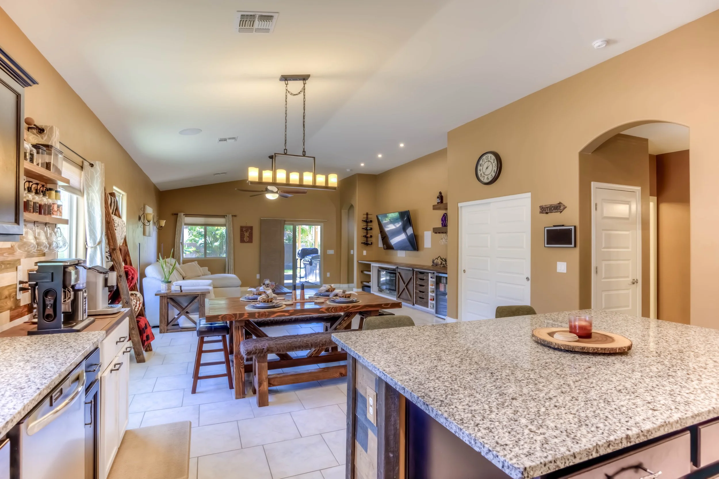 15 Kitchen photo e.jpg