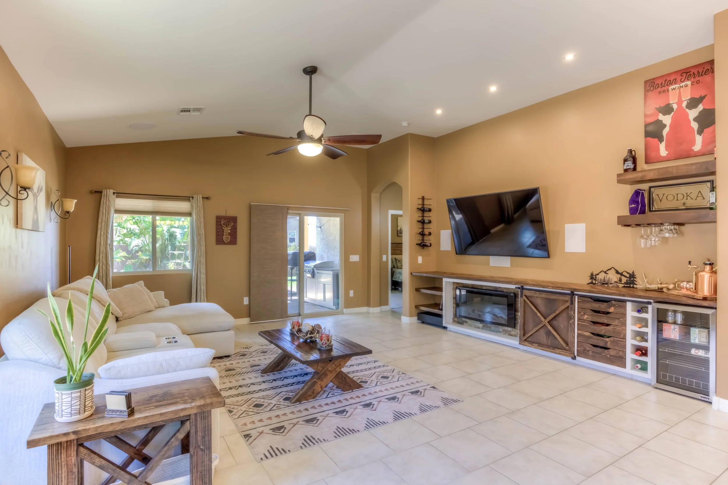 16 Family Room photo a.jpg