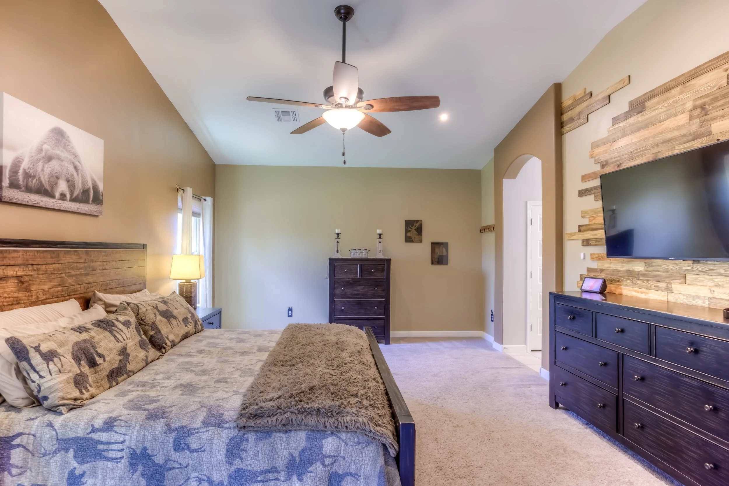 18 Main Bedroom photo a.jpg