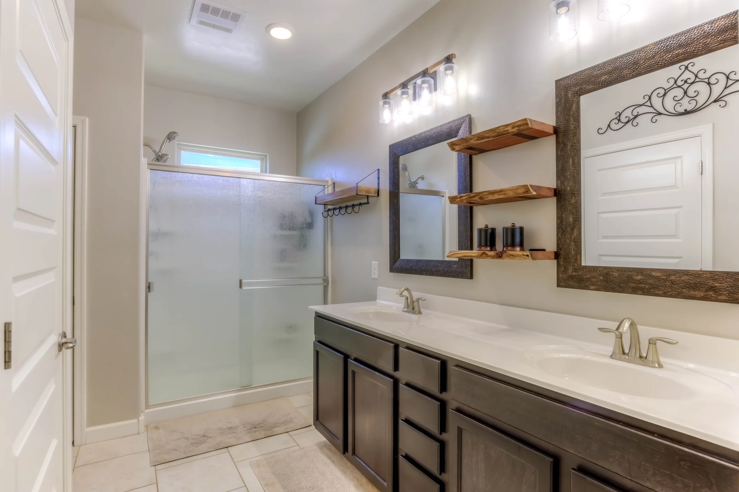 22 Main Bathroom.jpg