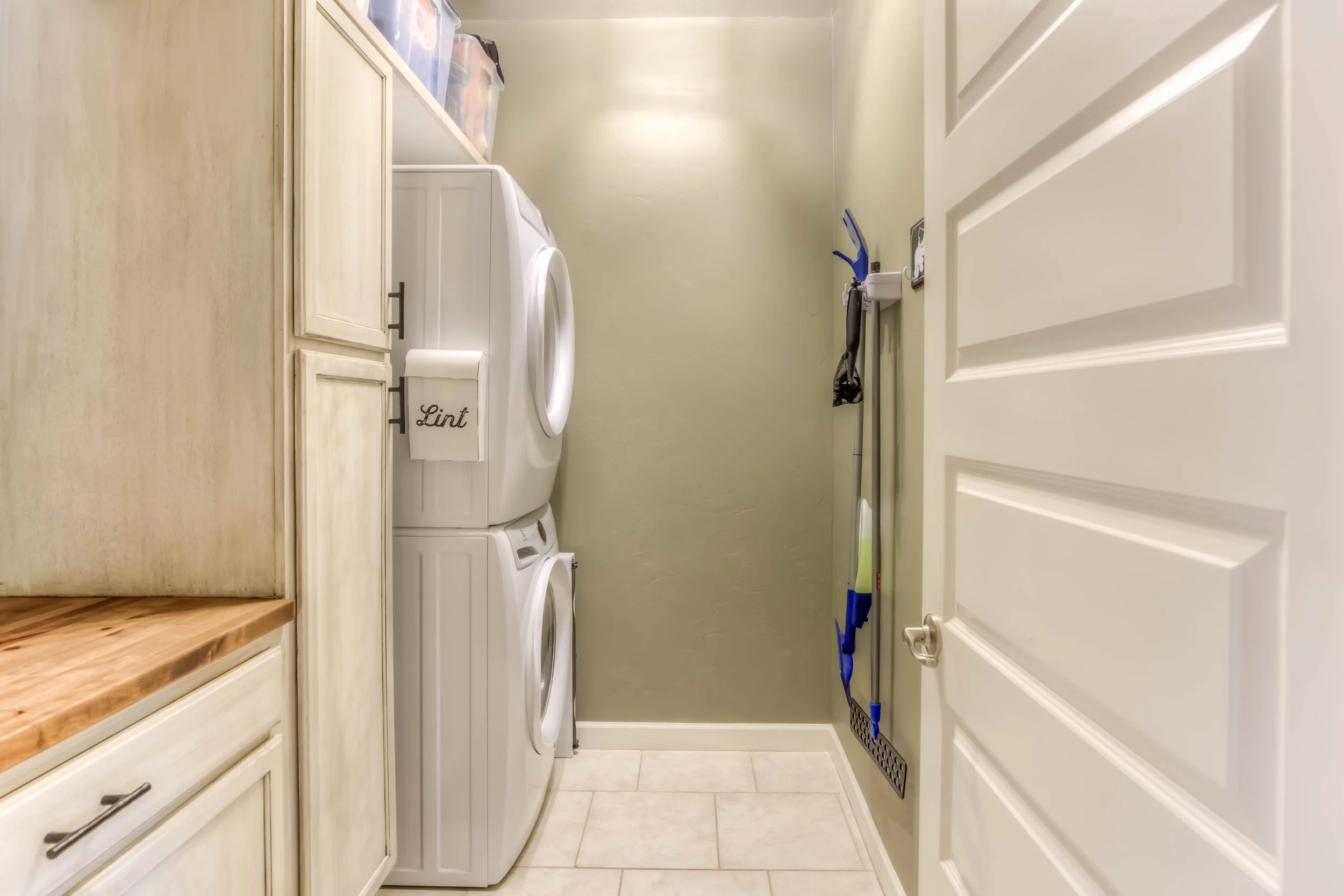 24 Laundry Room.jpg