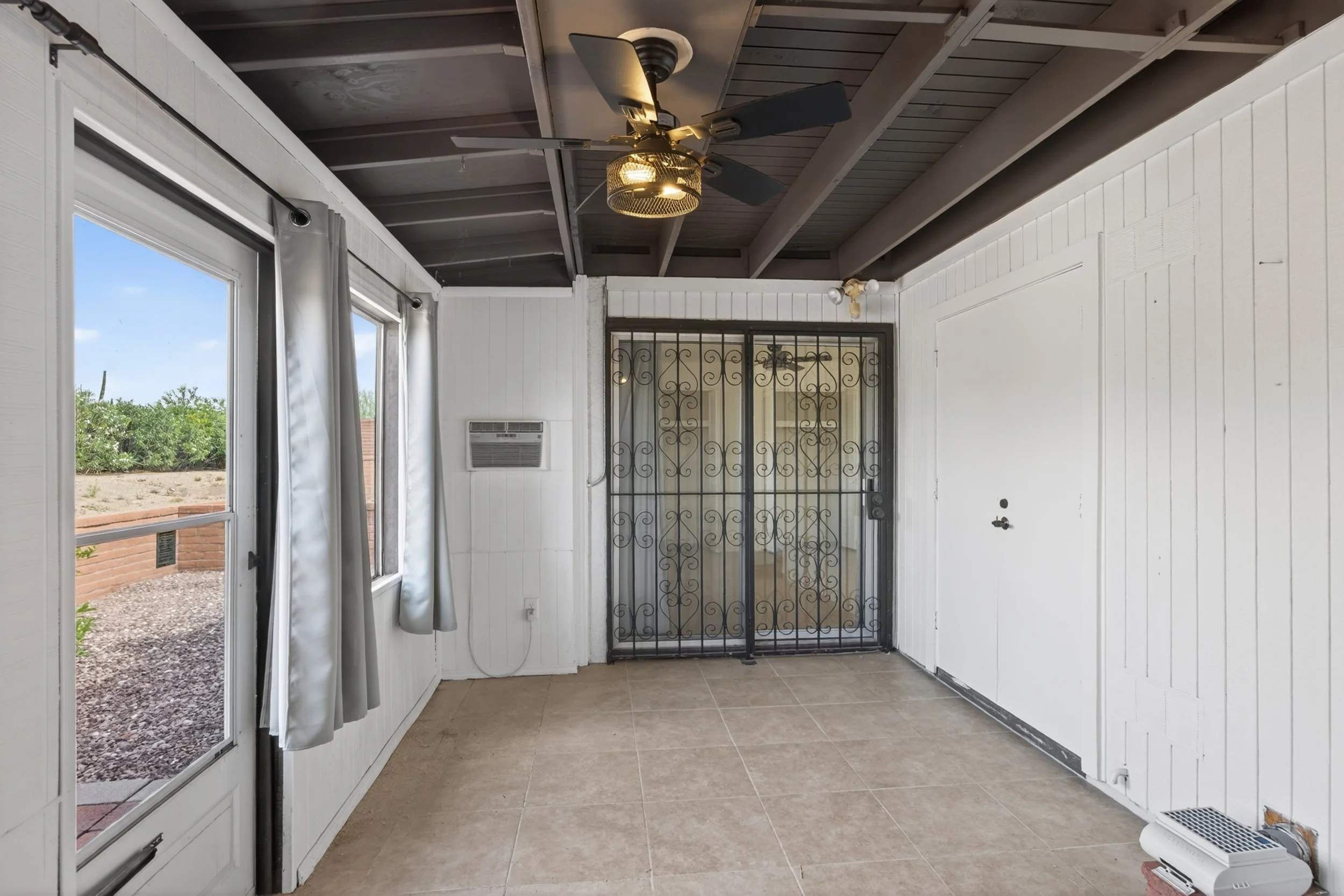 14 Arizona Room photo a.jpg