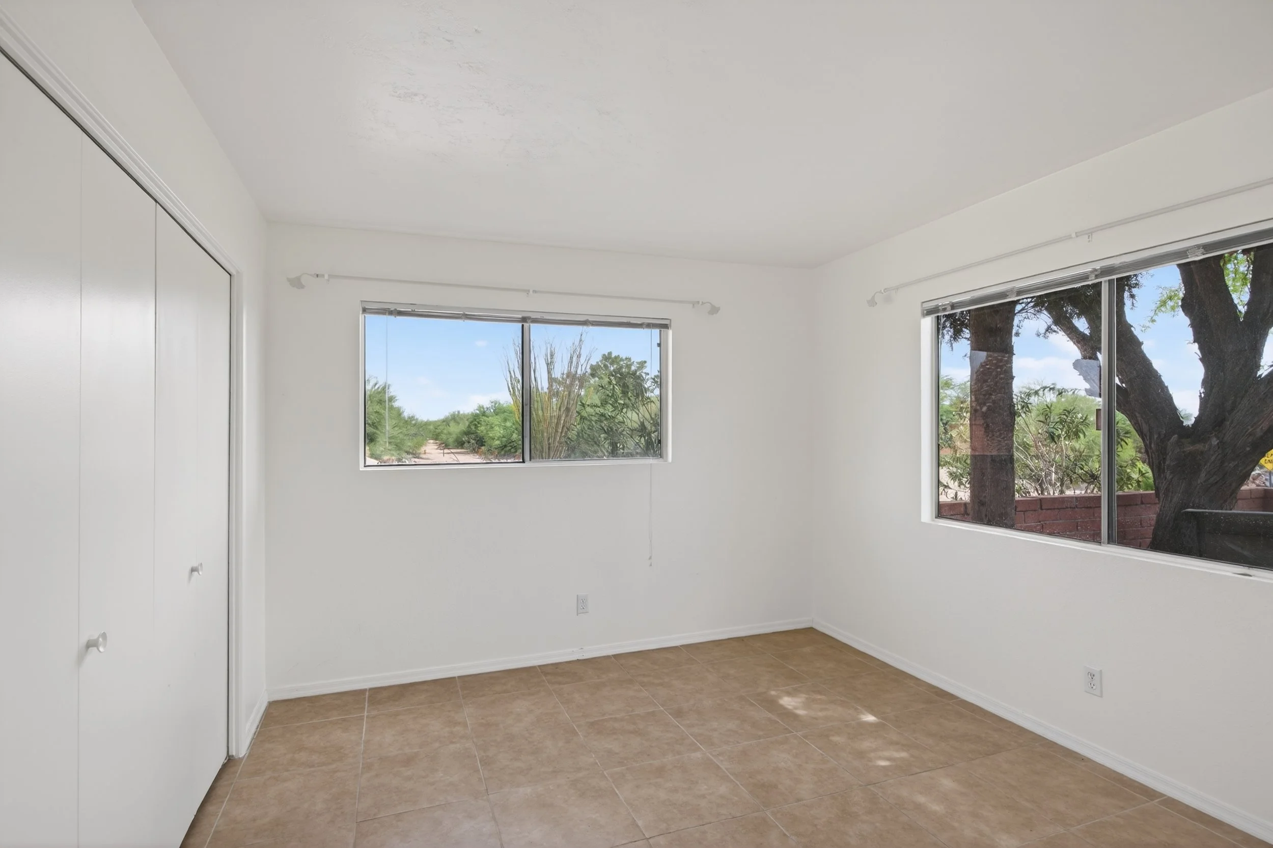 17 Bedroom photo a.jpg