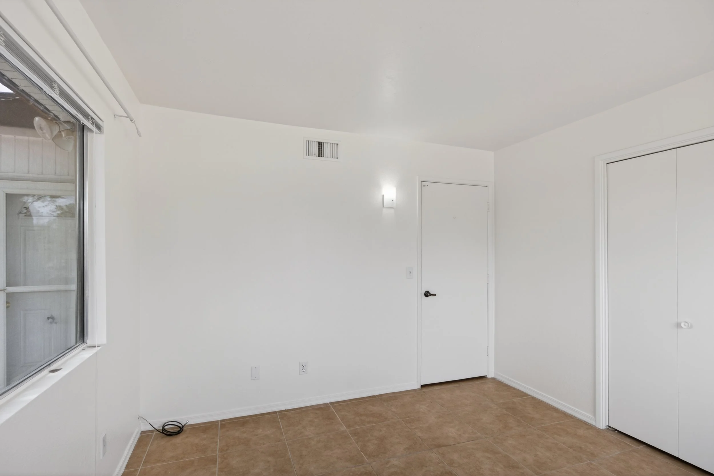 18 Bedroom photo b.jpg