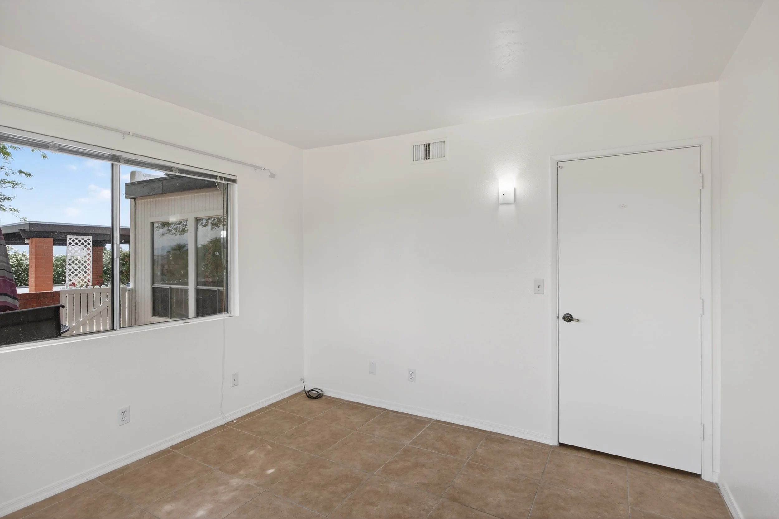 19 Bedroom photo c.jpg