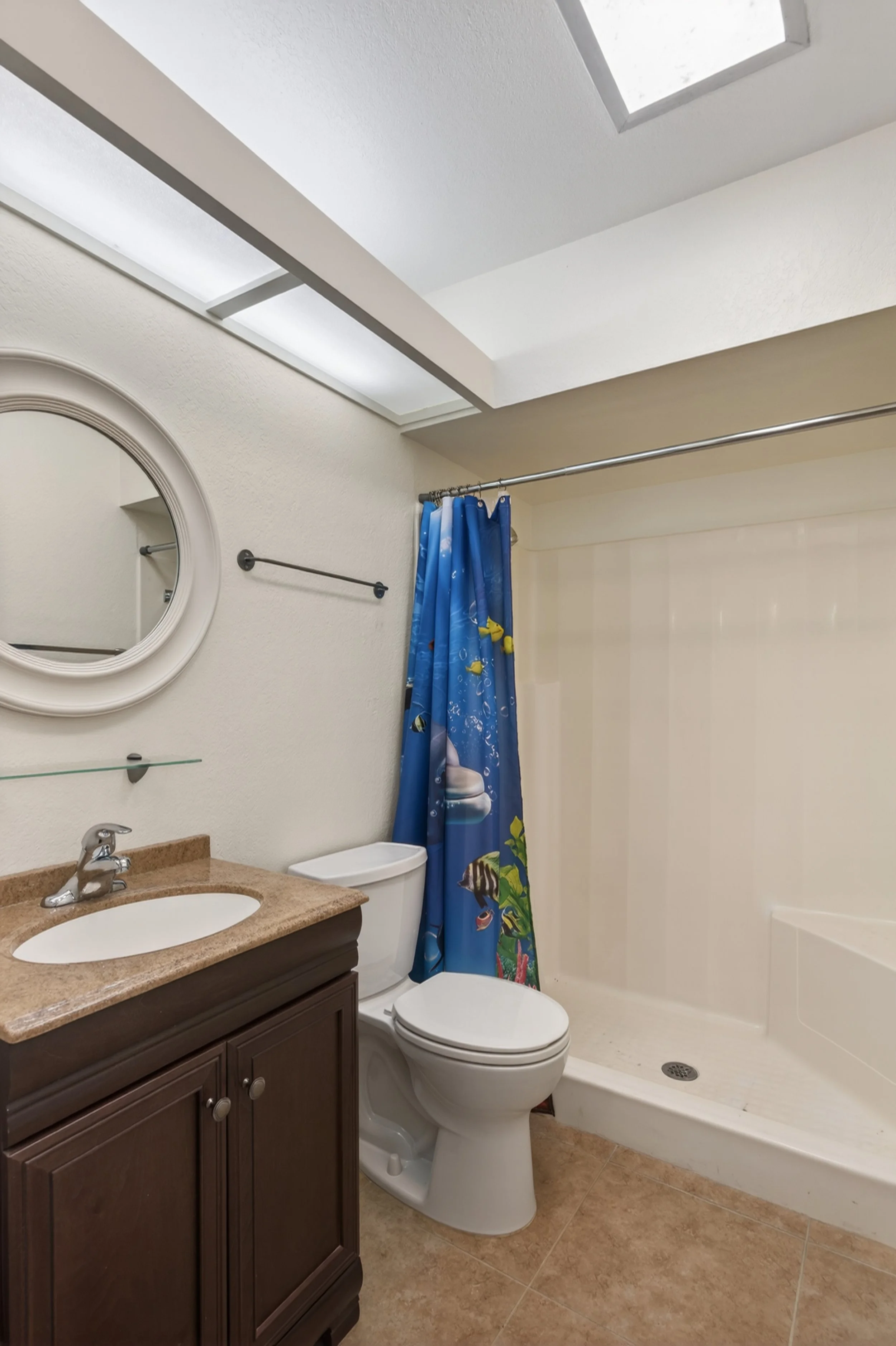 26 Main Bathroom.jpg