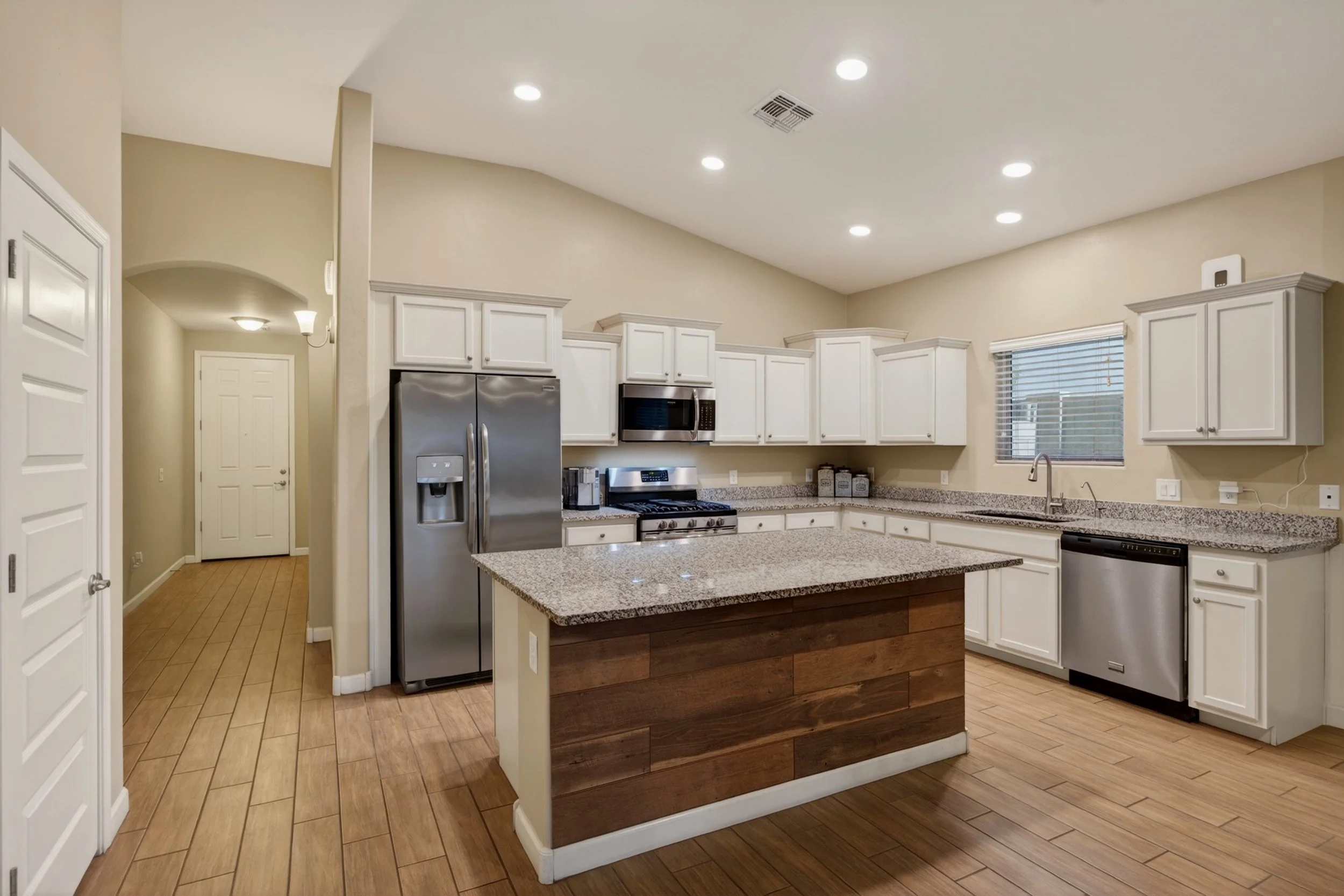 13 Kitchen photo b.jpg