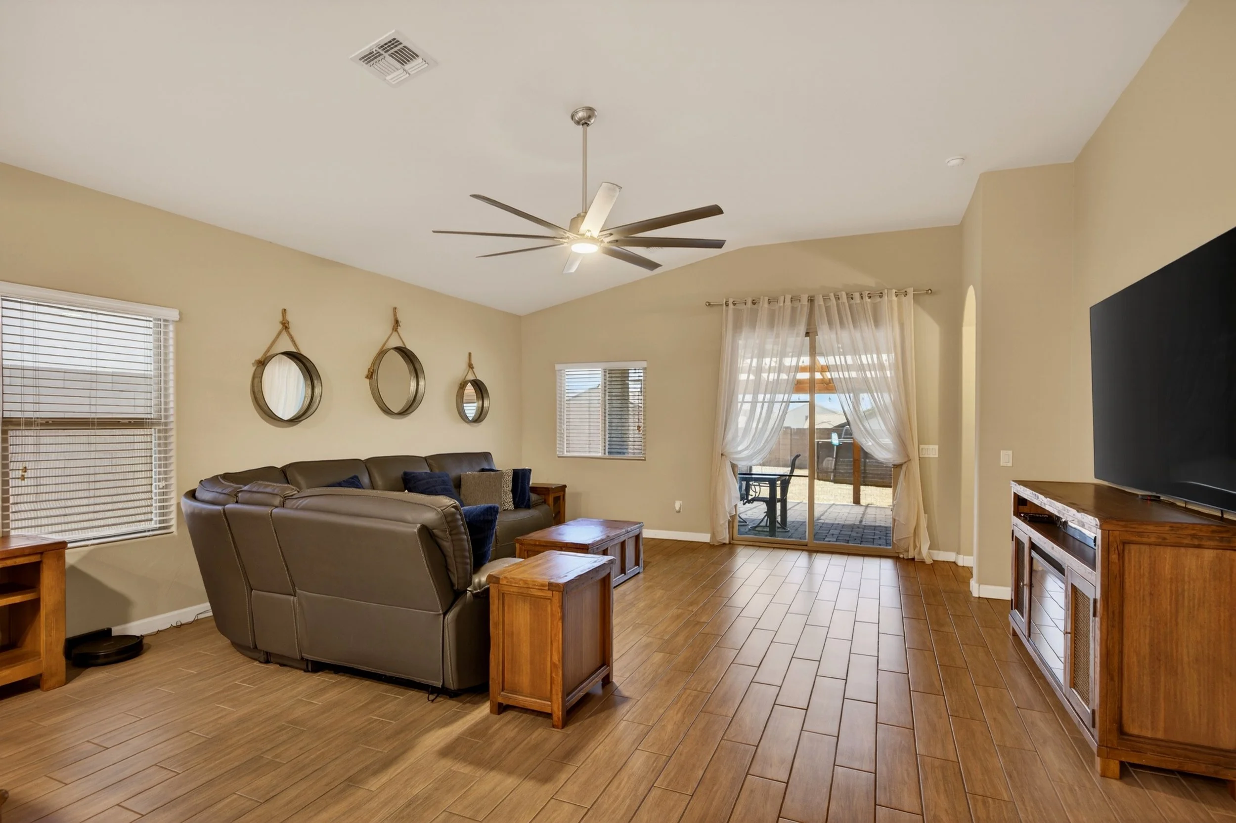 18 Living Room photo b.jpg