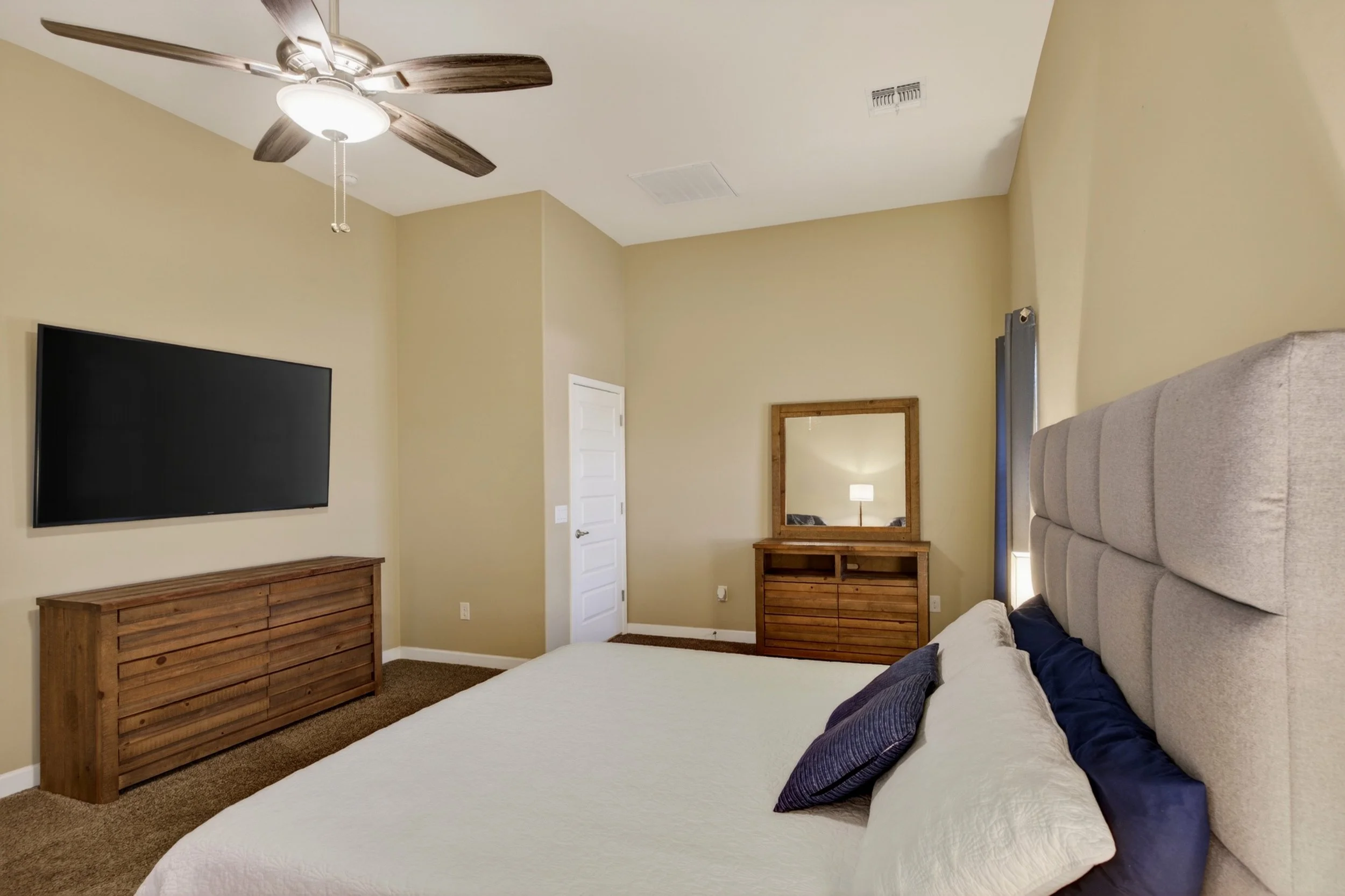 23 Main Bedroom photo c.jpg