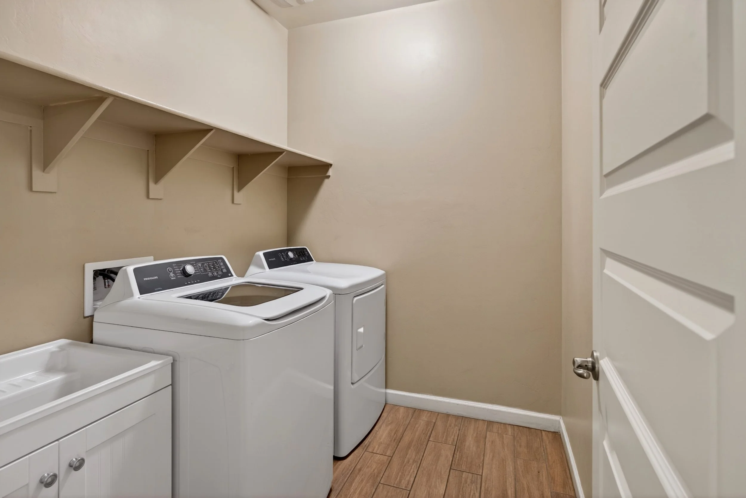 27 Laundry Room.jpg