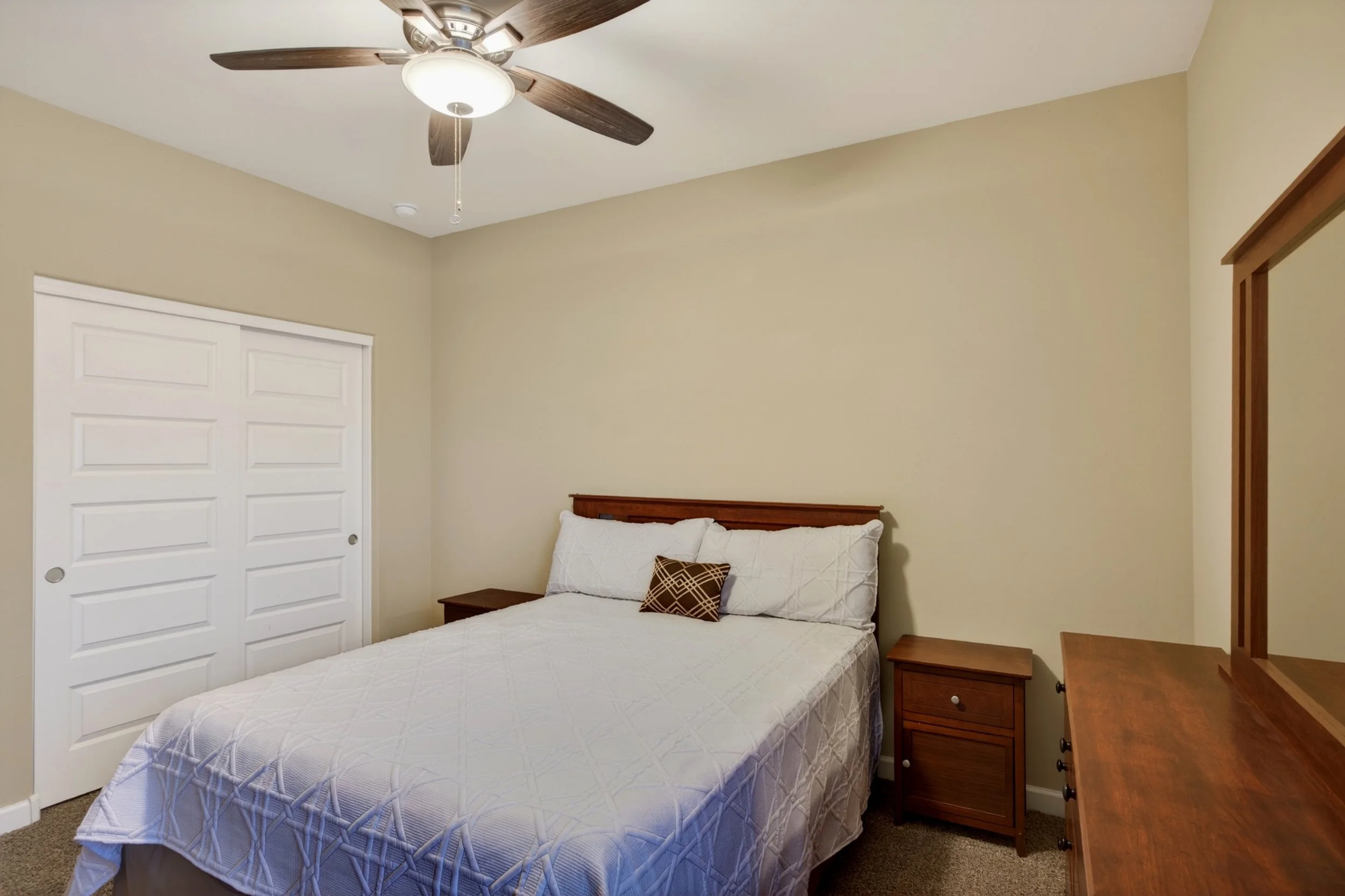 30 Bedroom 3 photo a.jpg