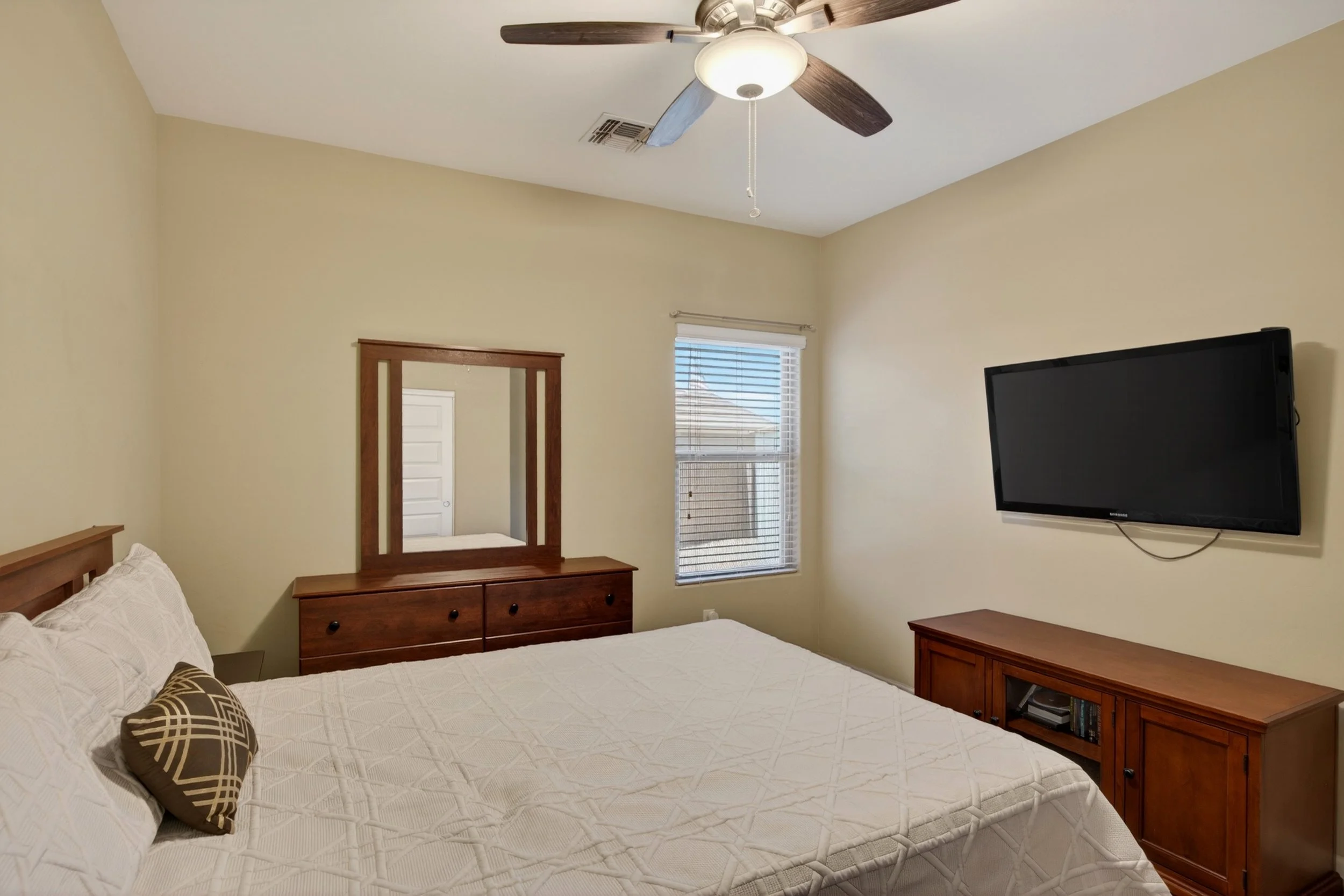 31 Bedroom 3 photo b.jpg