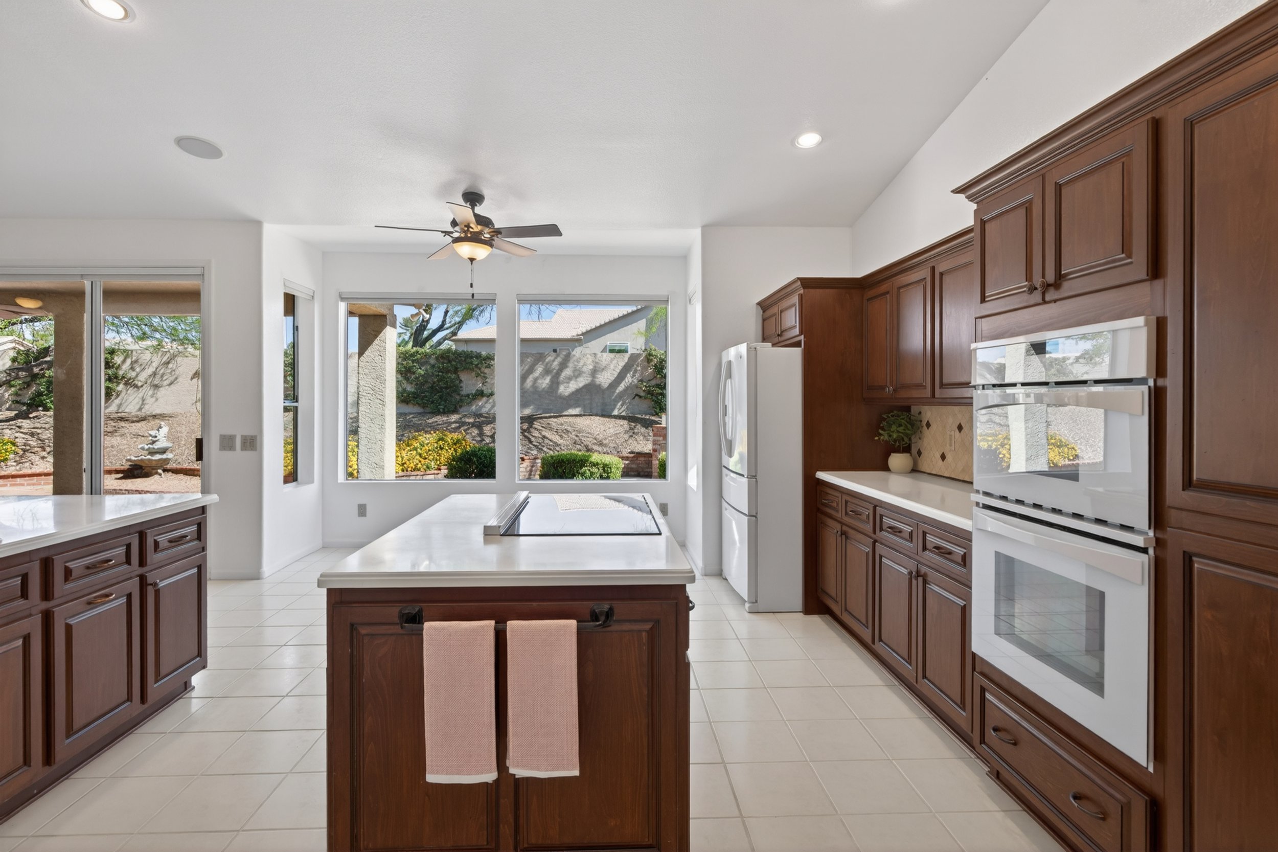 17 Kitchen photo b.jpg
