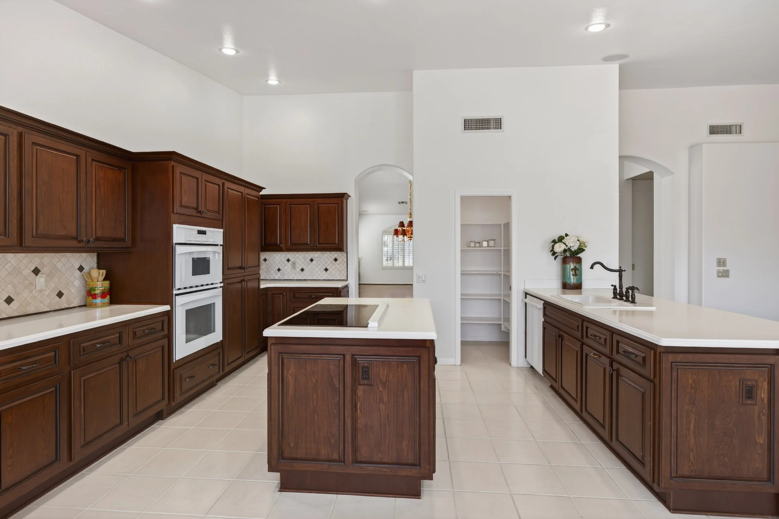 18 Kitchen photo c.jpg