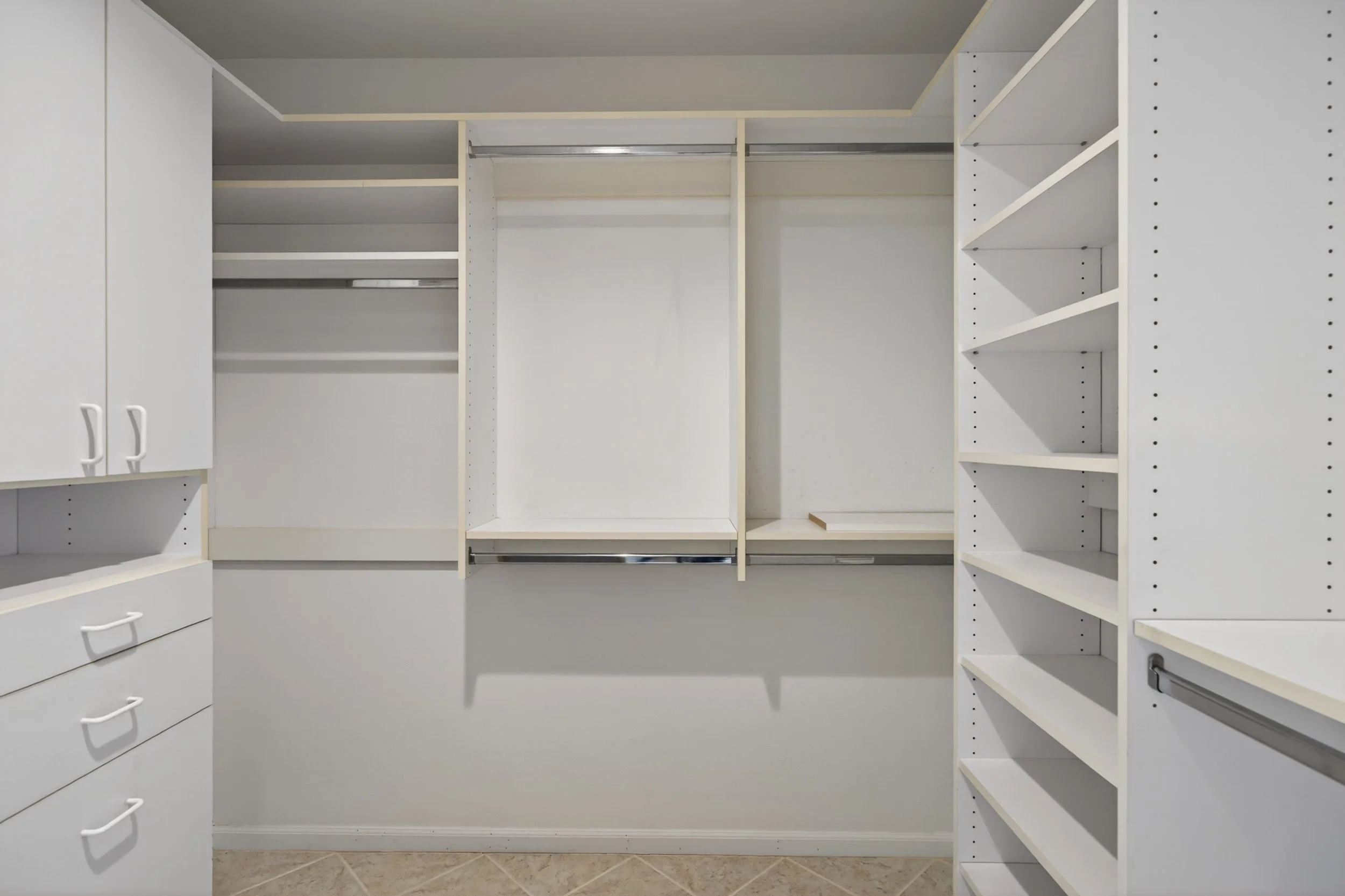 26 Main Bedroom Closet 1.jpg