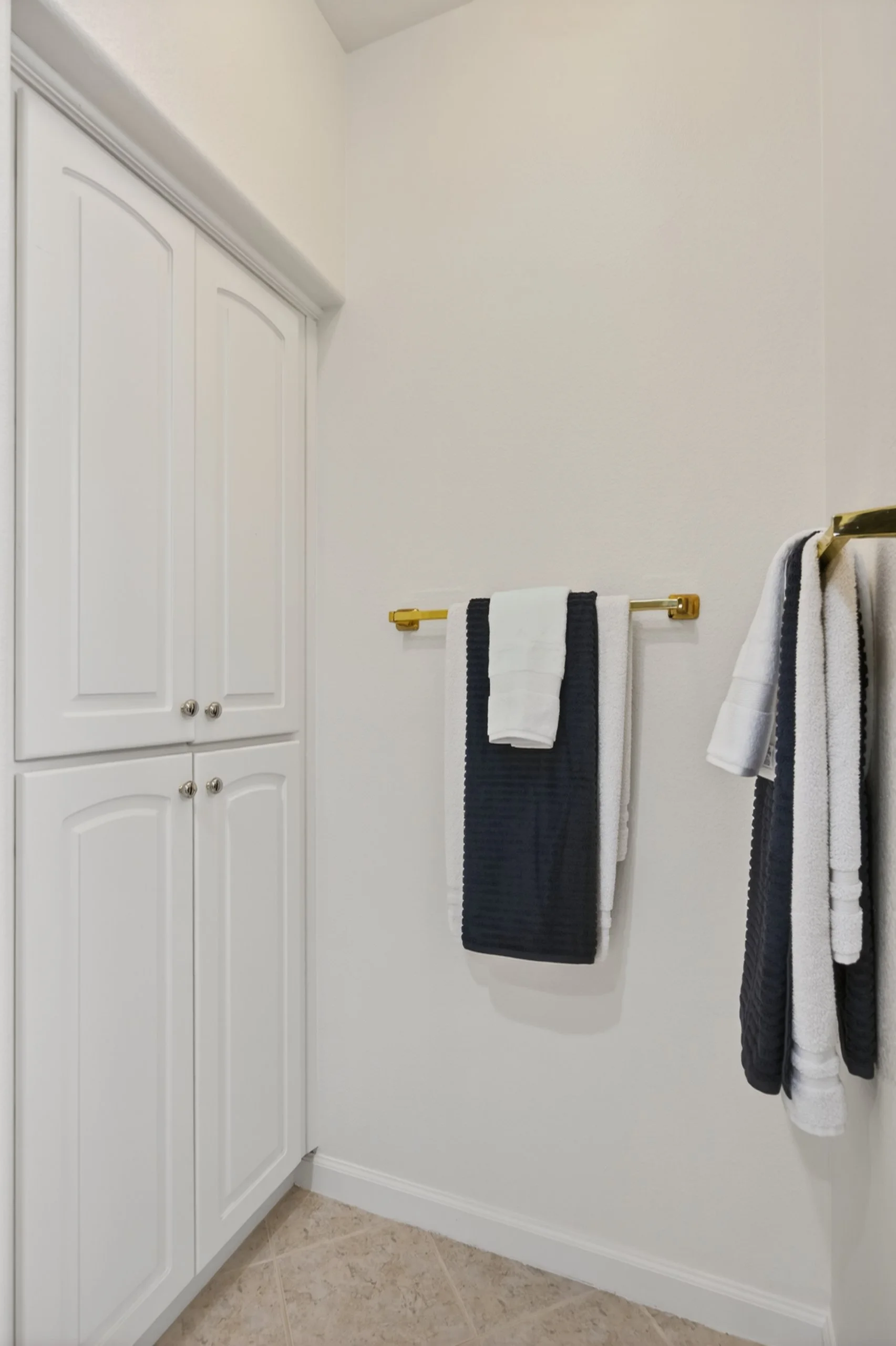 30 Main Bathroom photo d.jpg