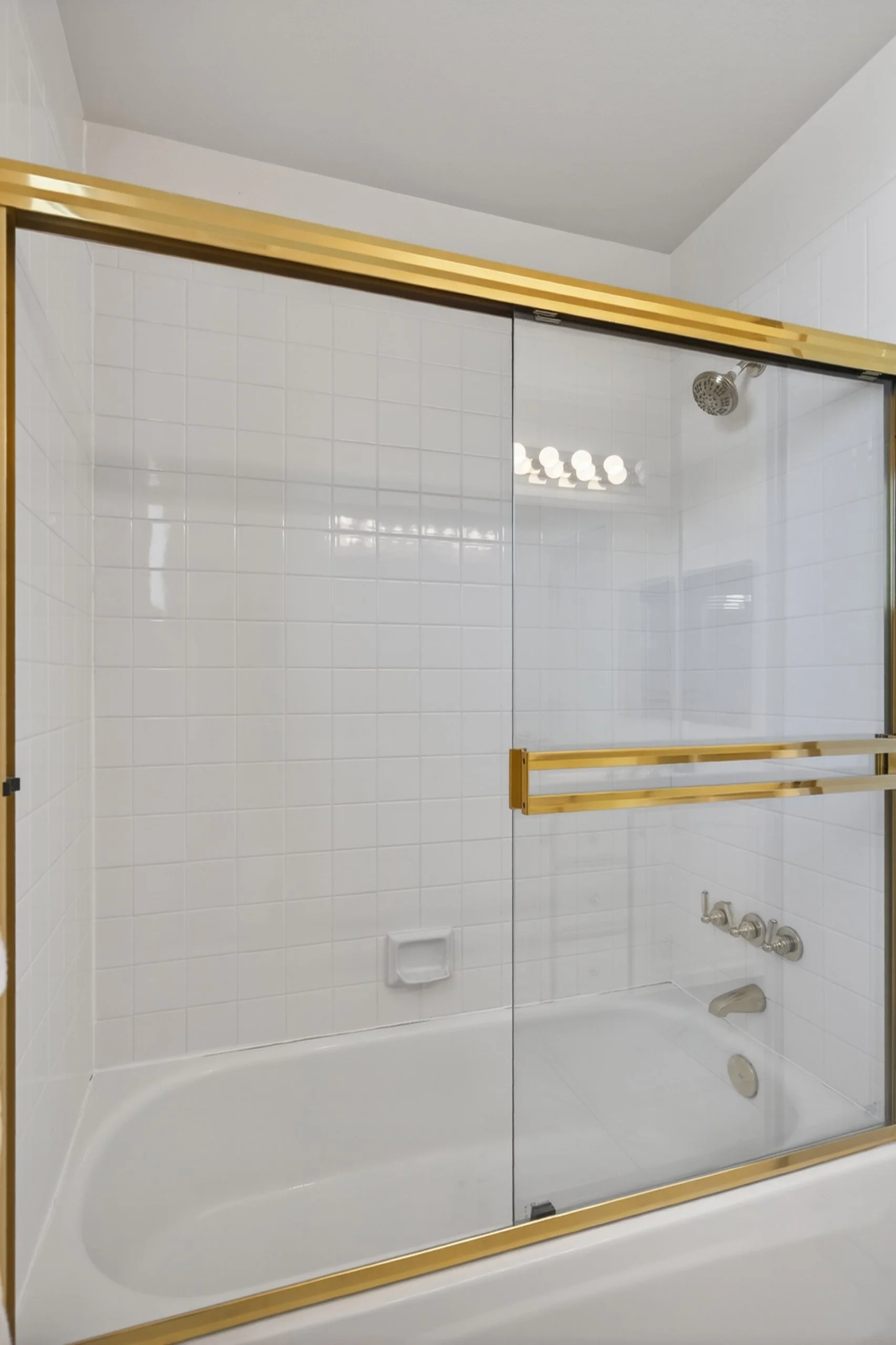 36 Bathroom 2 photo b.jpg