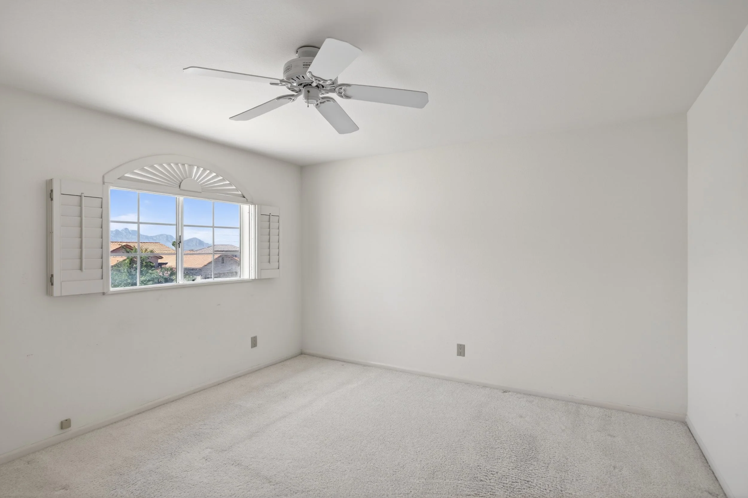 38 Bedroom 1 photo a.jpg