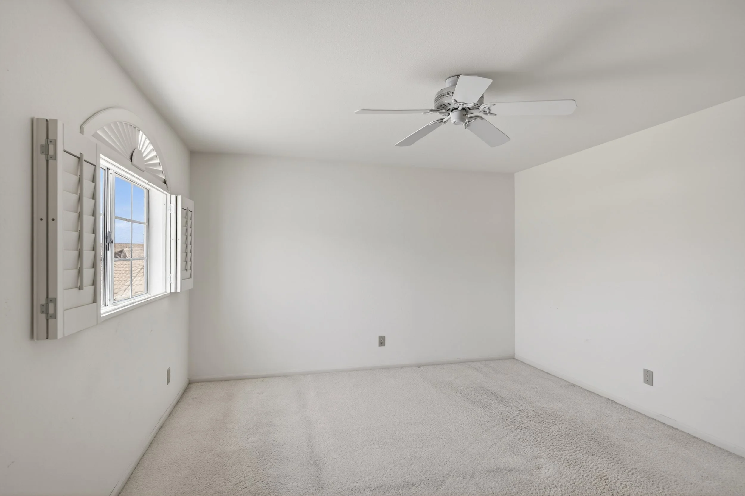 39 Bedroom 1 photo b.jpg