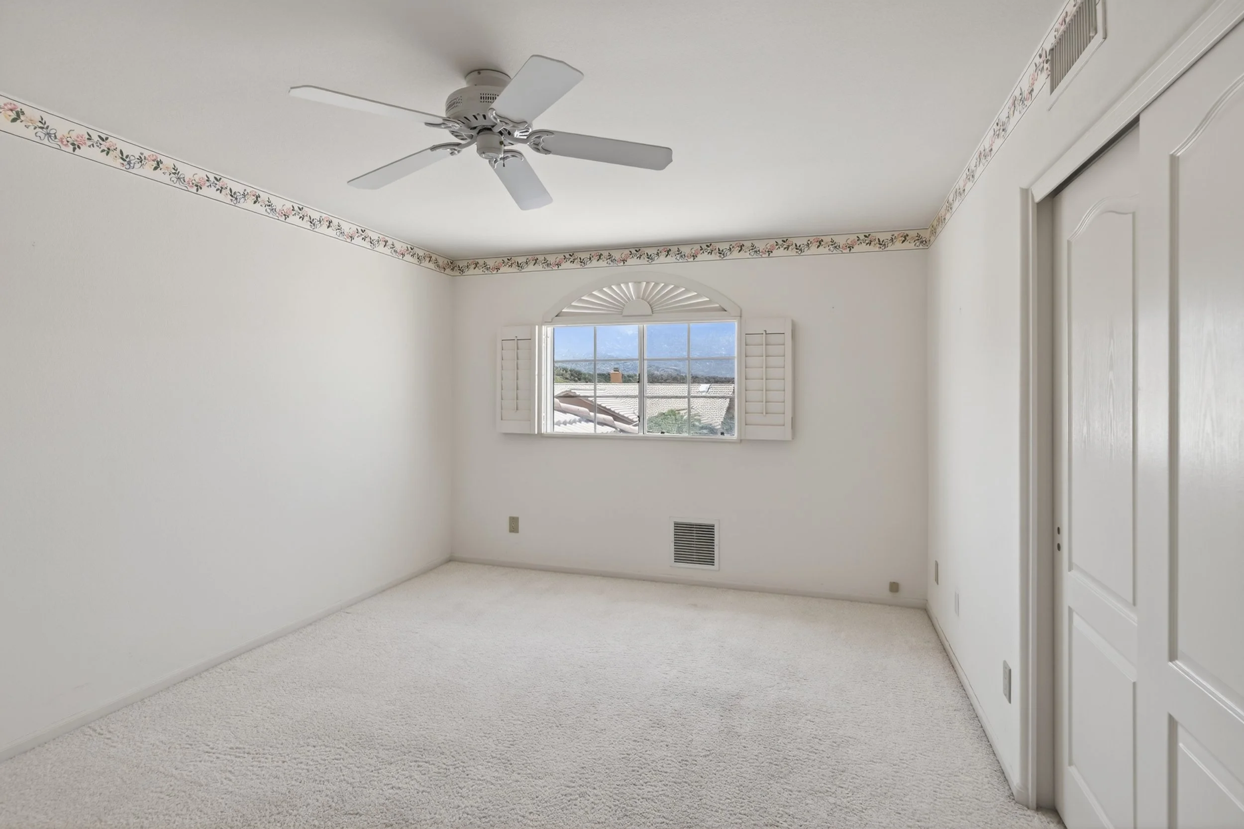 40 Bedroom 2 photo a.jpg