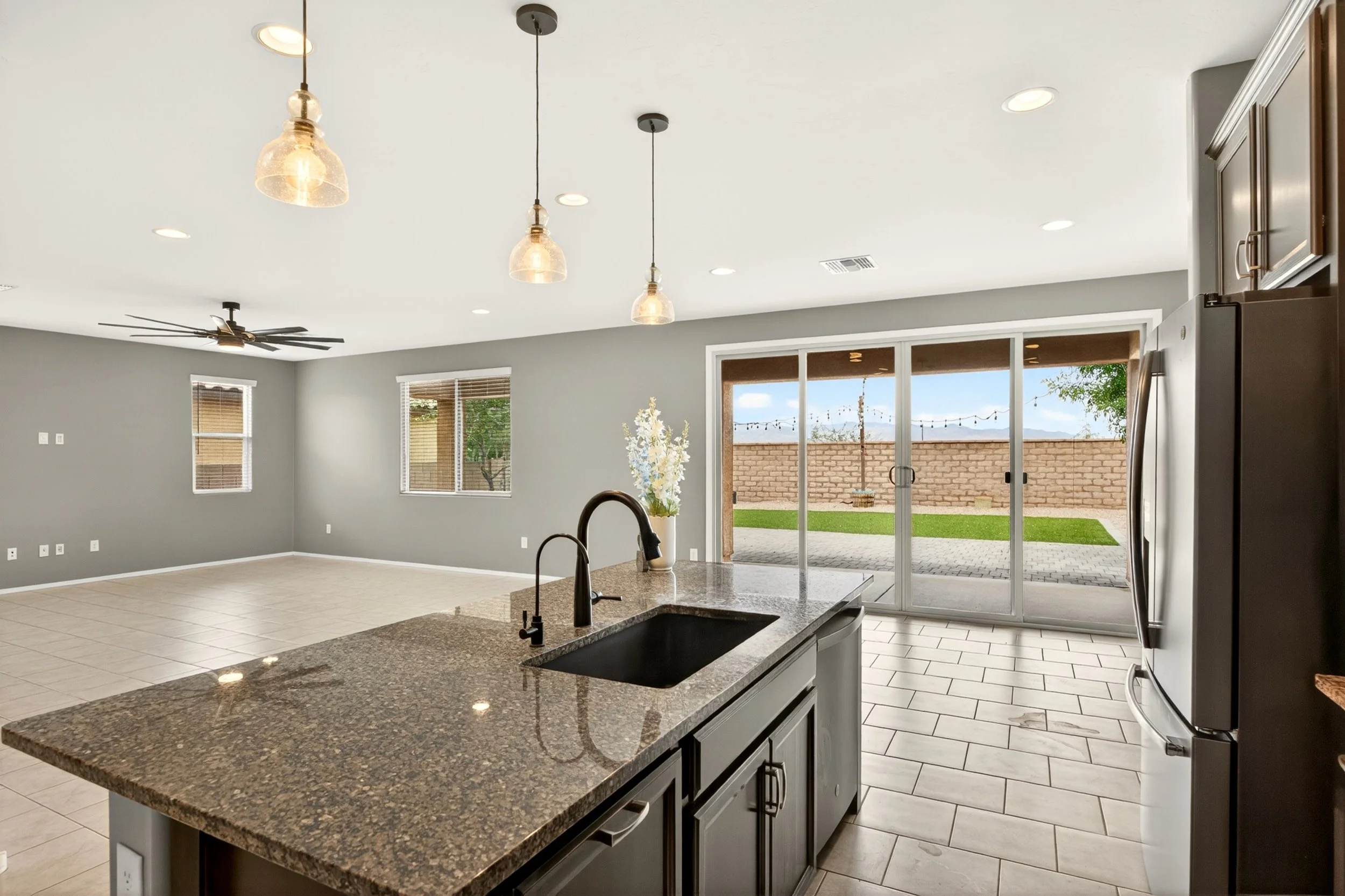 14 Kitchen photo b.jpg