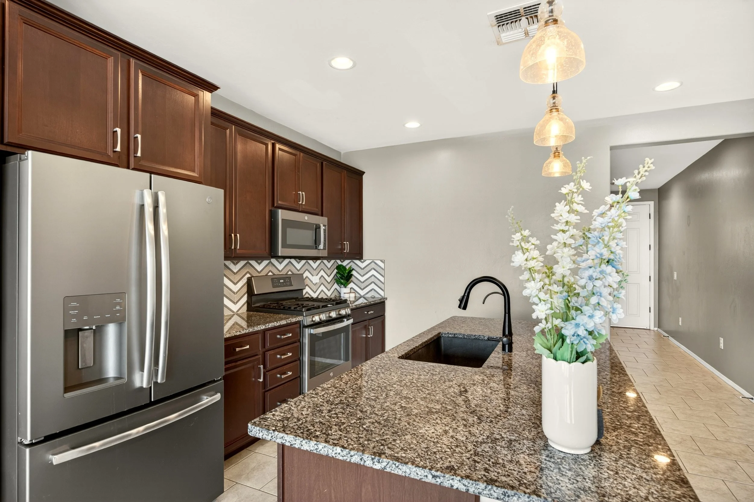 15 Kitchen photo c.jpg