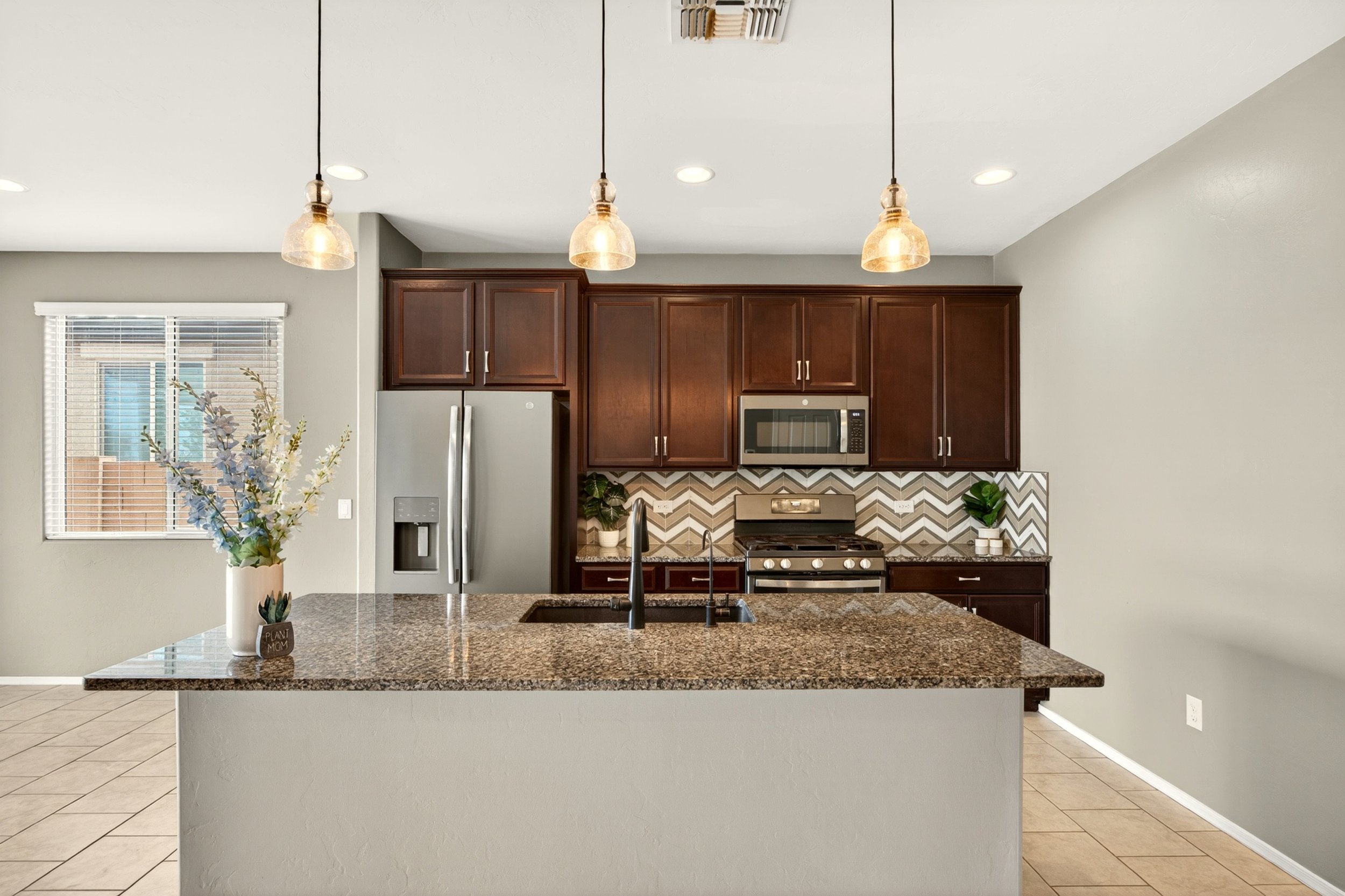 16 Kitchen photo d.jpg