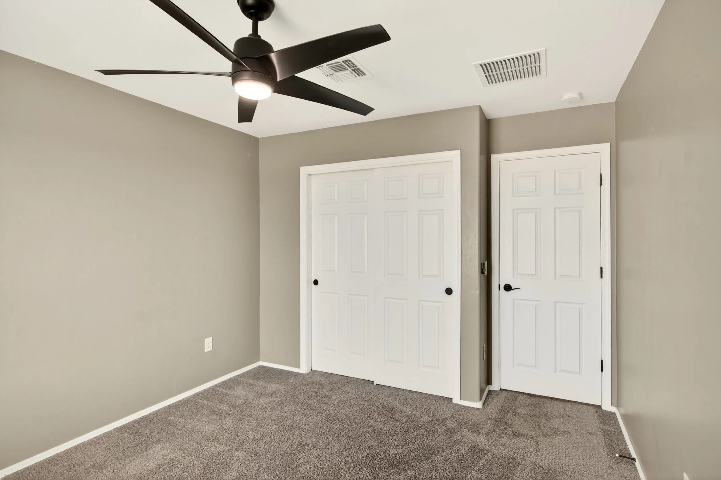 30 Bedroom 1 photo b.jpg