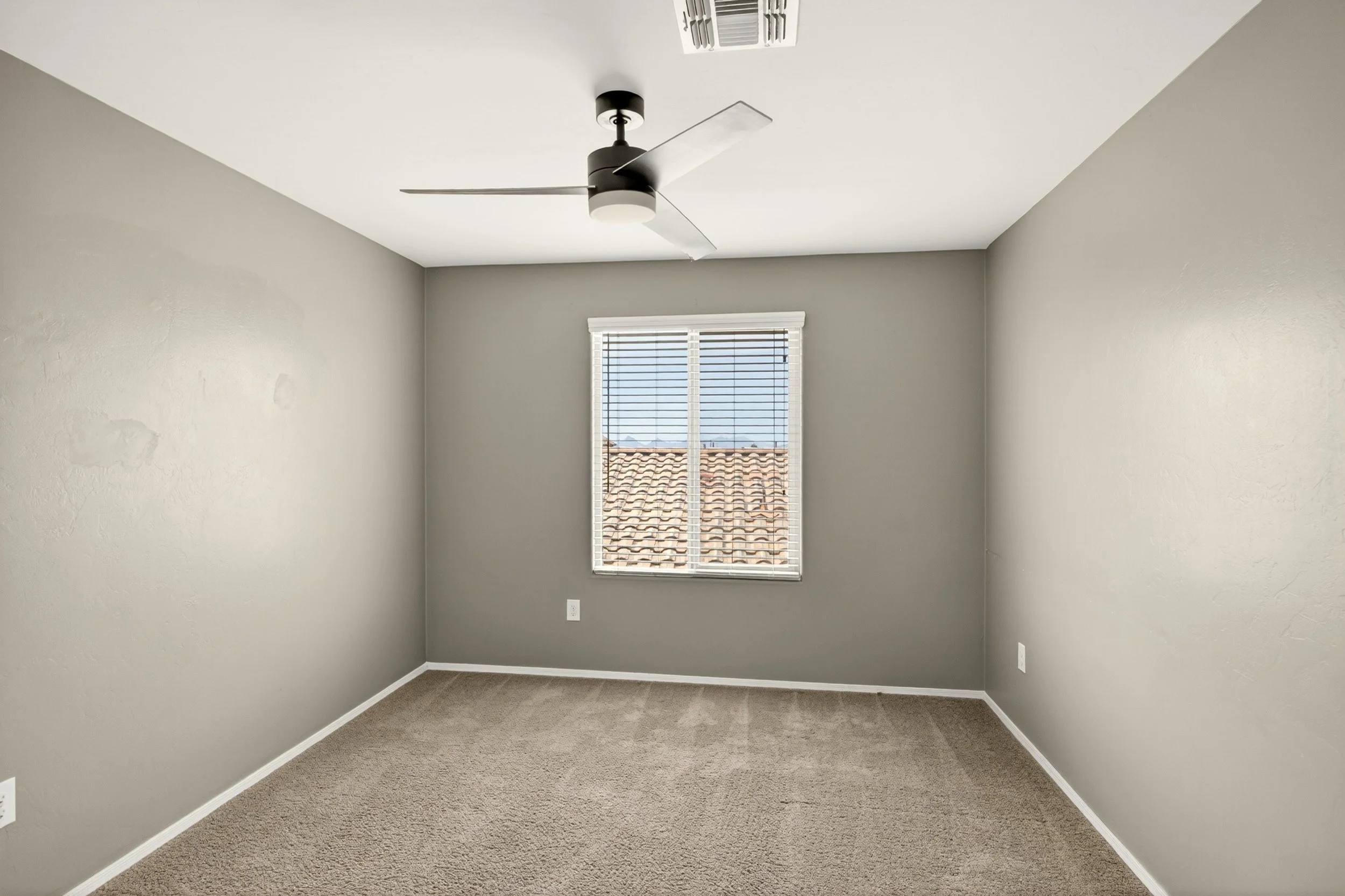 31 Bedroom 2 photo a.jpg