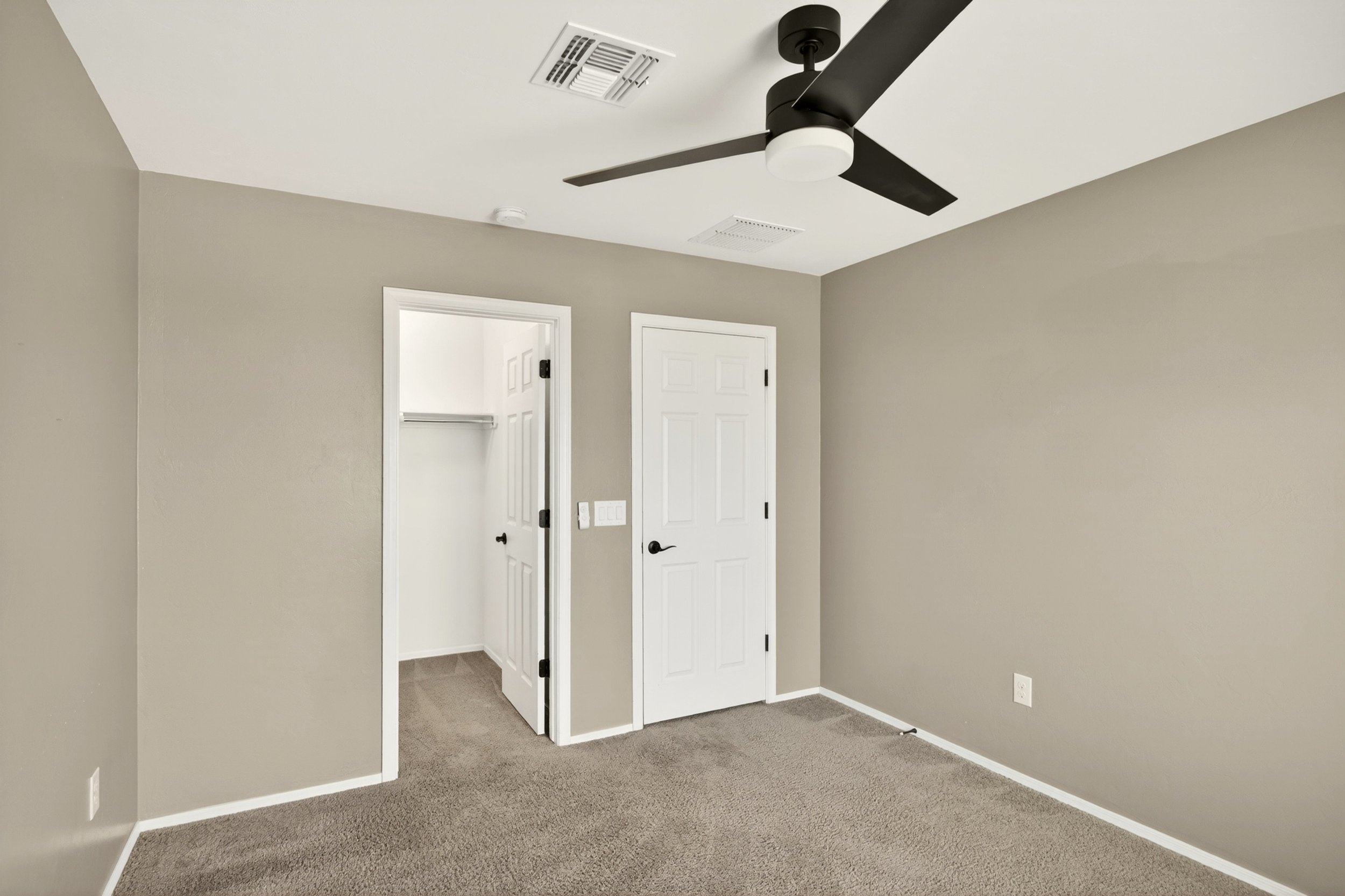 32 Bedroom 2 photo .jpg