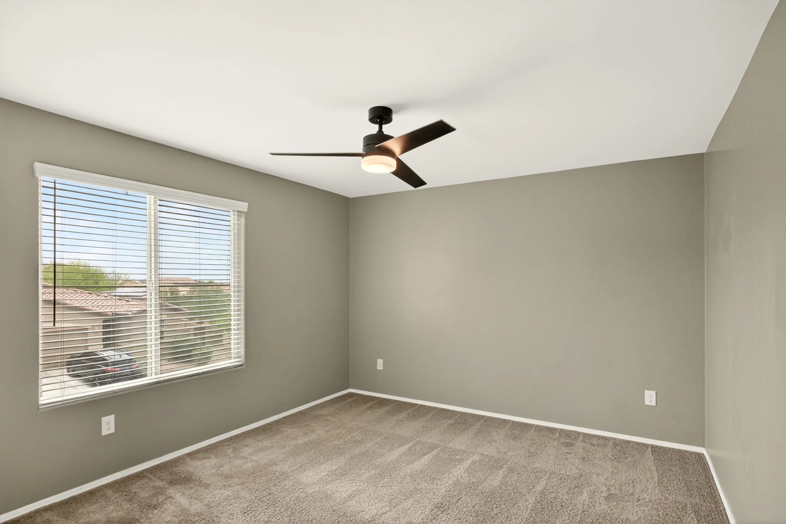 33 Bedroom 3 photo a.jpg