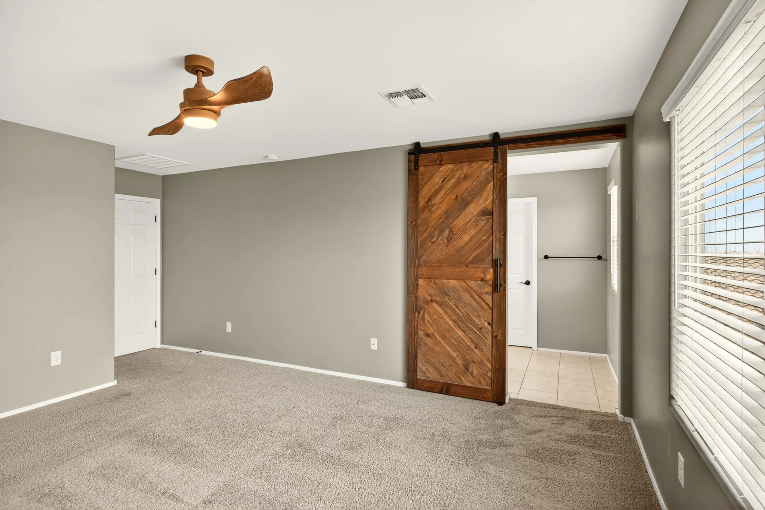 24 Main Bedroom photo b.jpg