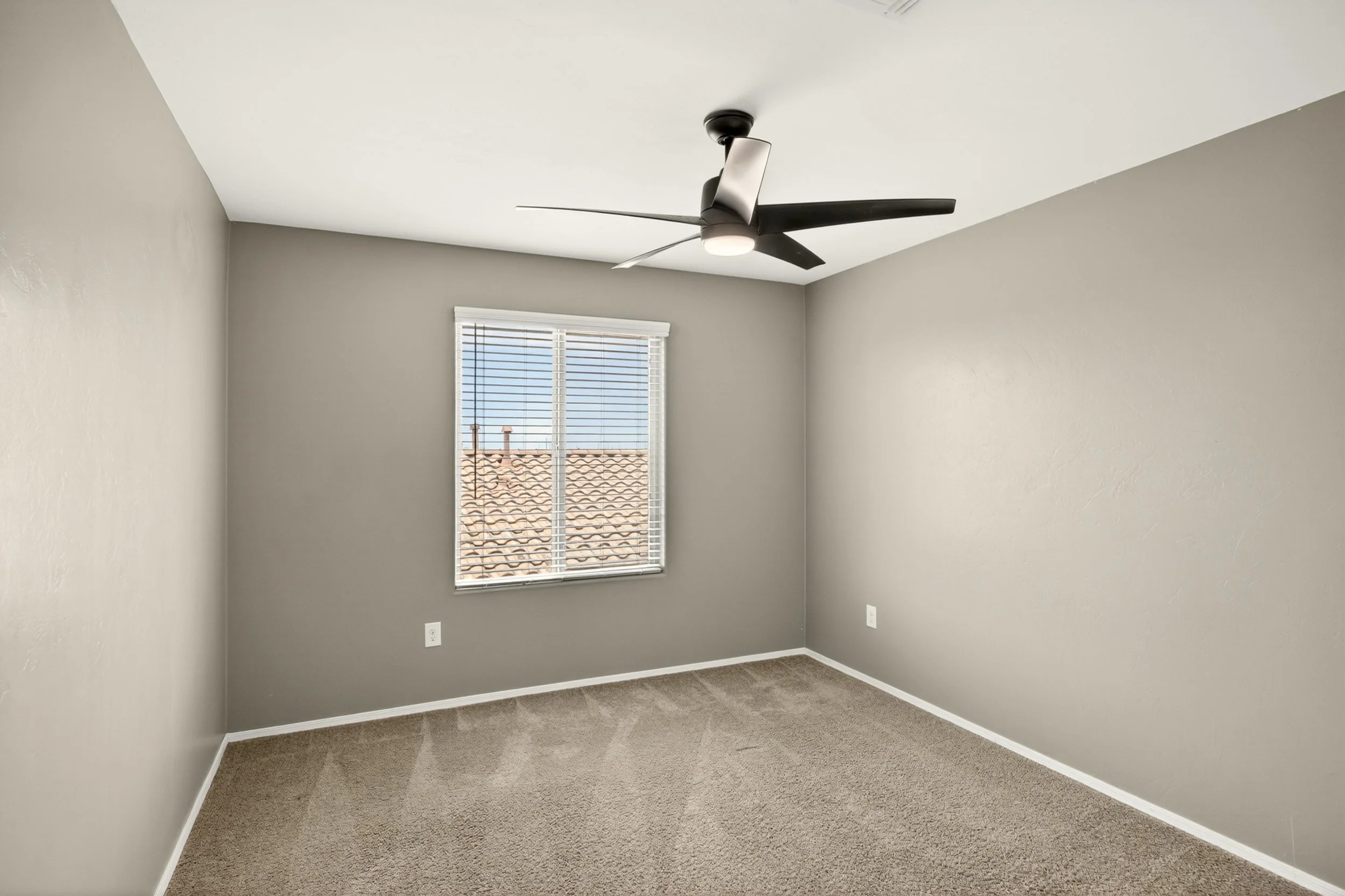 29 Bedroom 1 photo a.jpg