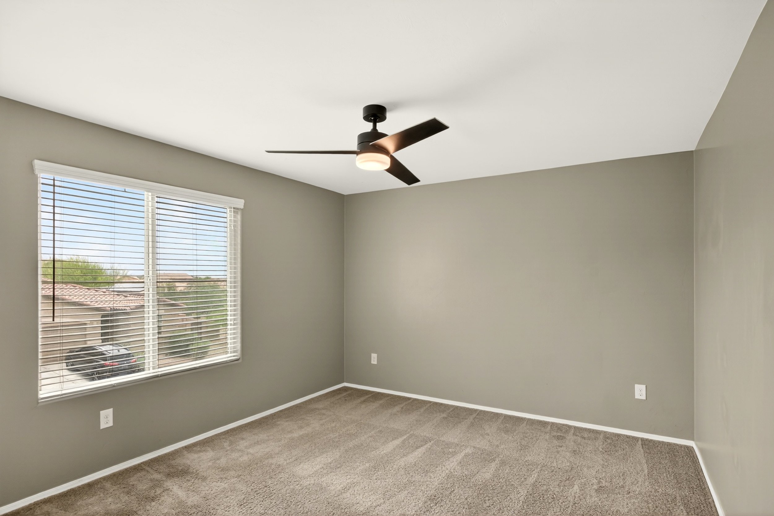 33 Bedroom 3 photo a.jpg
