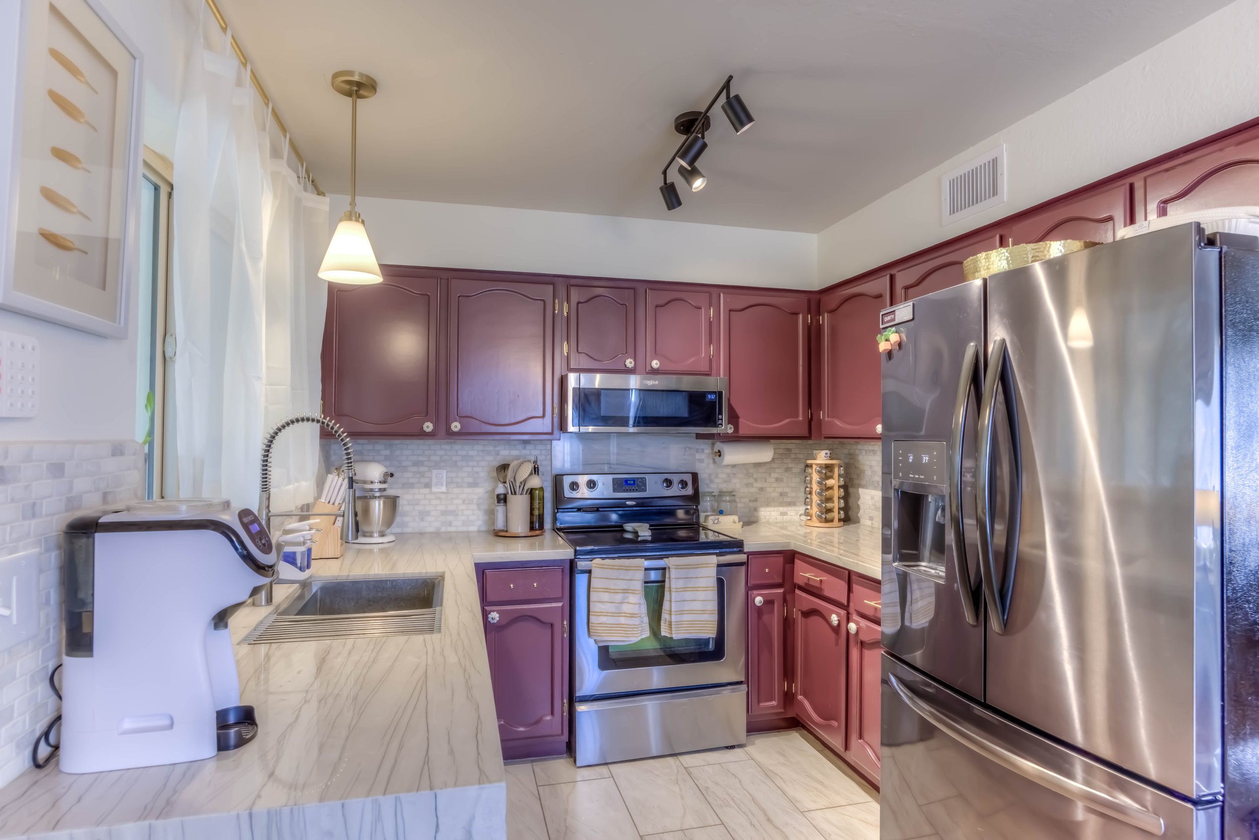 10 Kitchen photo a.jpg