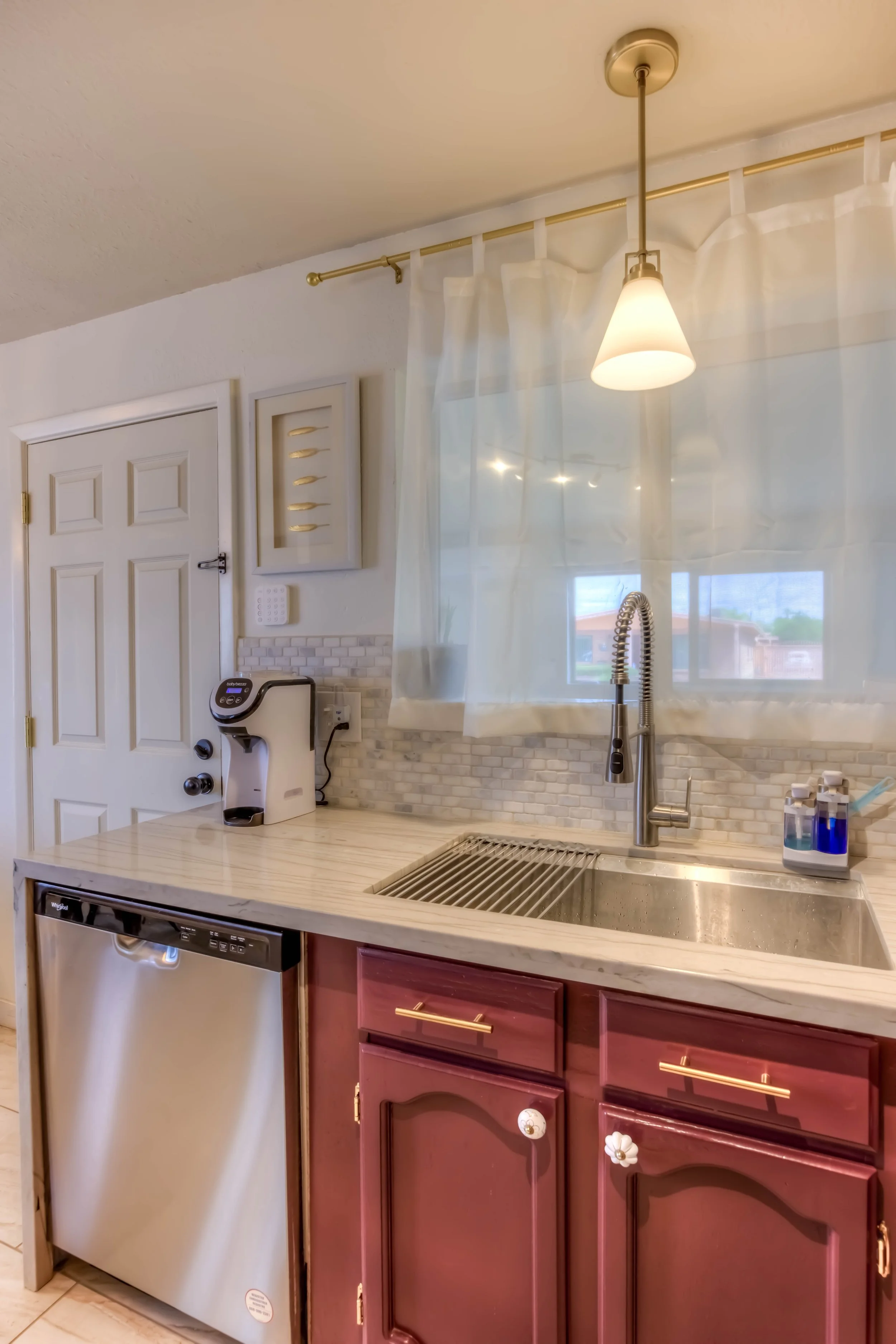 13 Kitchen photo d.jpg