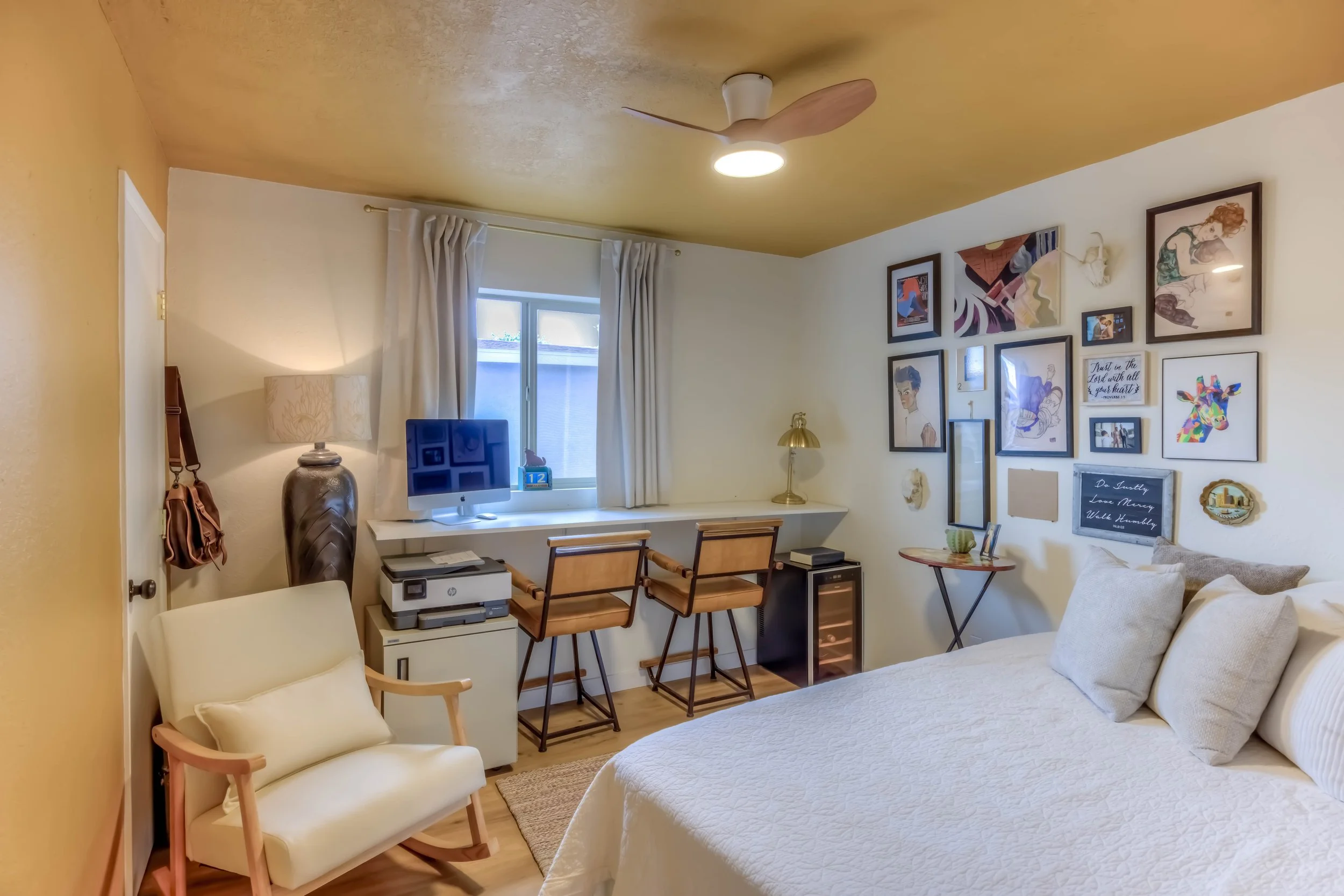 19 Bedroom 1.jpg