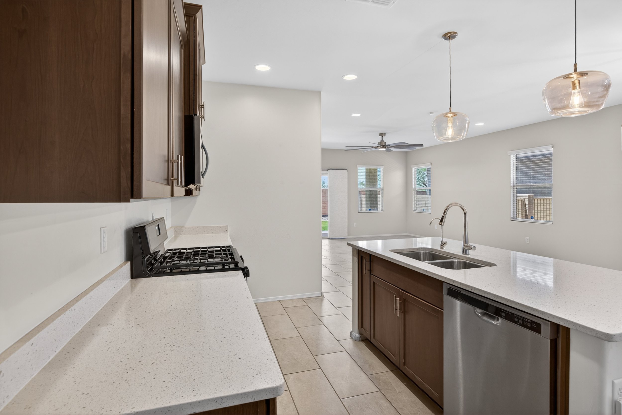 12 Kitchen photo d.jpg